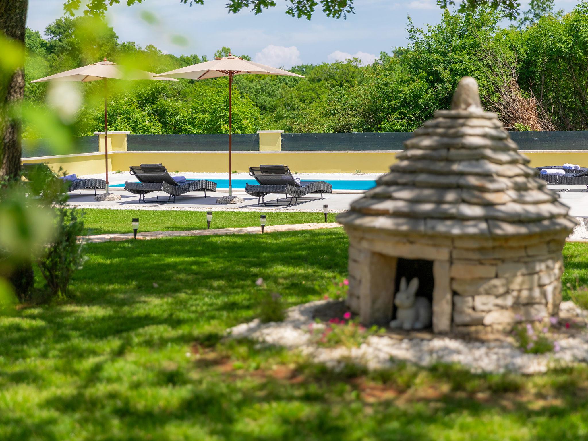 Photo 18 - Maison de 3 chambres à Žminj avec piscine privée et jardin