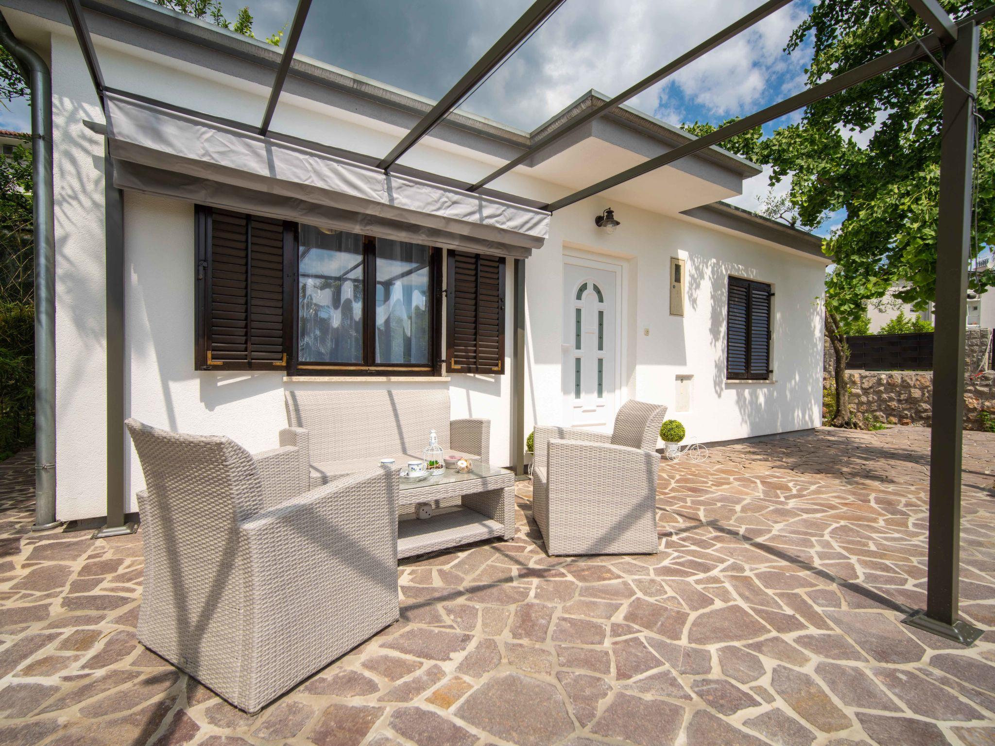 Photo 2 - Maison de 1 chambre à Lovran avec jardin et terrasse