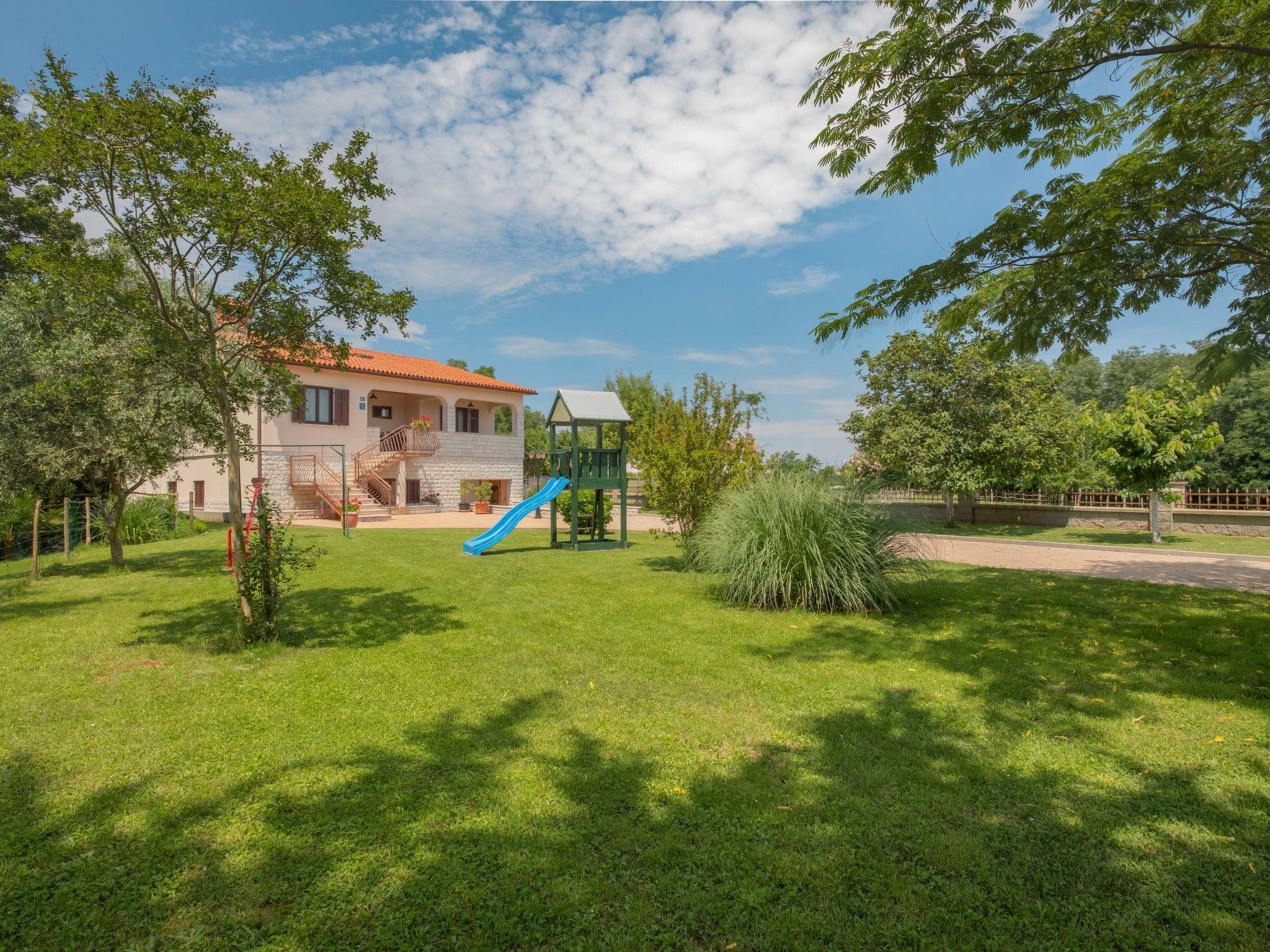 Foto 25 - Casa de 3 habitaciones en Sveta Nedelja con piscina privada y vistas al mar