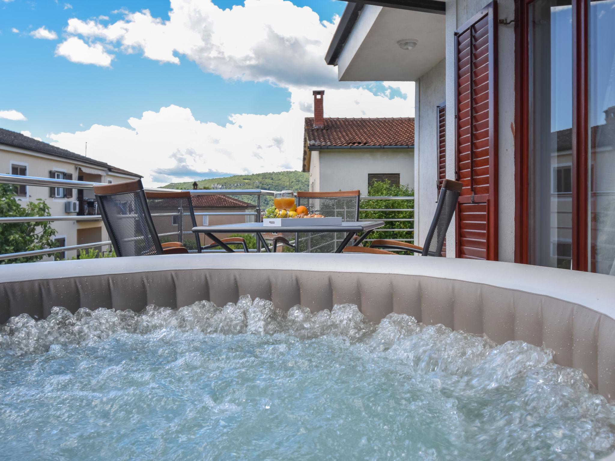 Photo 10 - Appartement de 2 chambres à Buzet avec terrasse et bain à remous