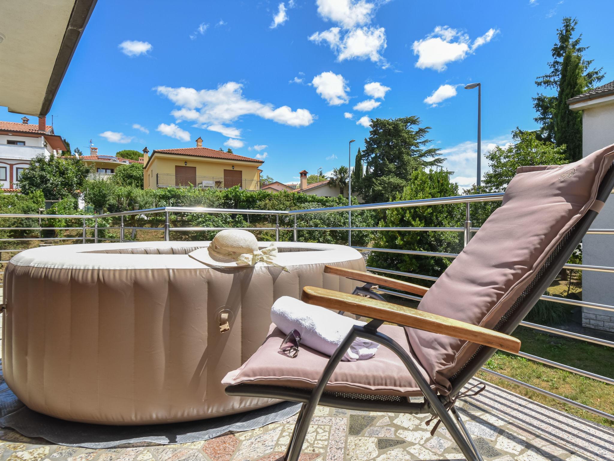 Photo 2 - 2 bedroom Apartment in Buzet with terrace and hot tub