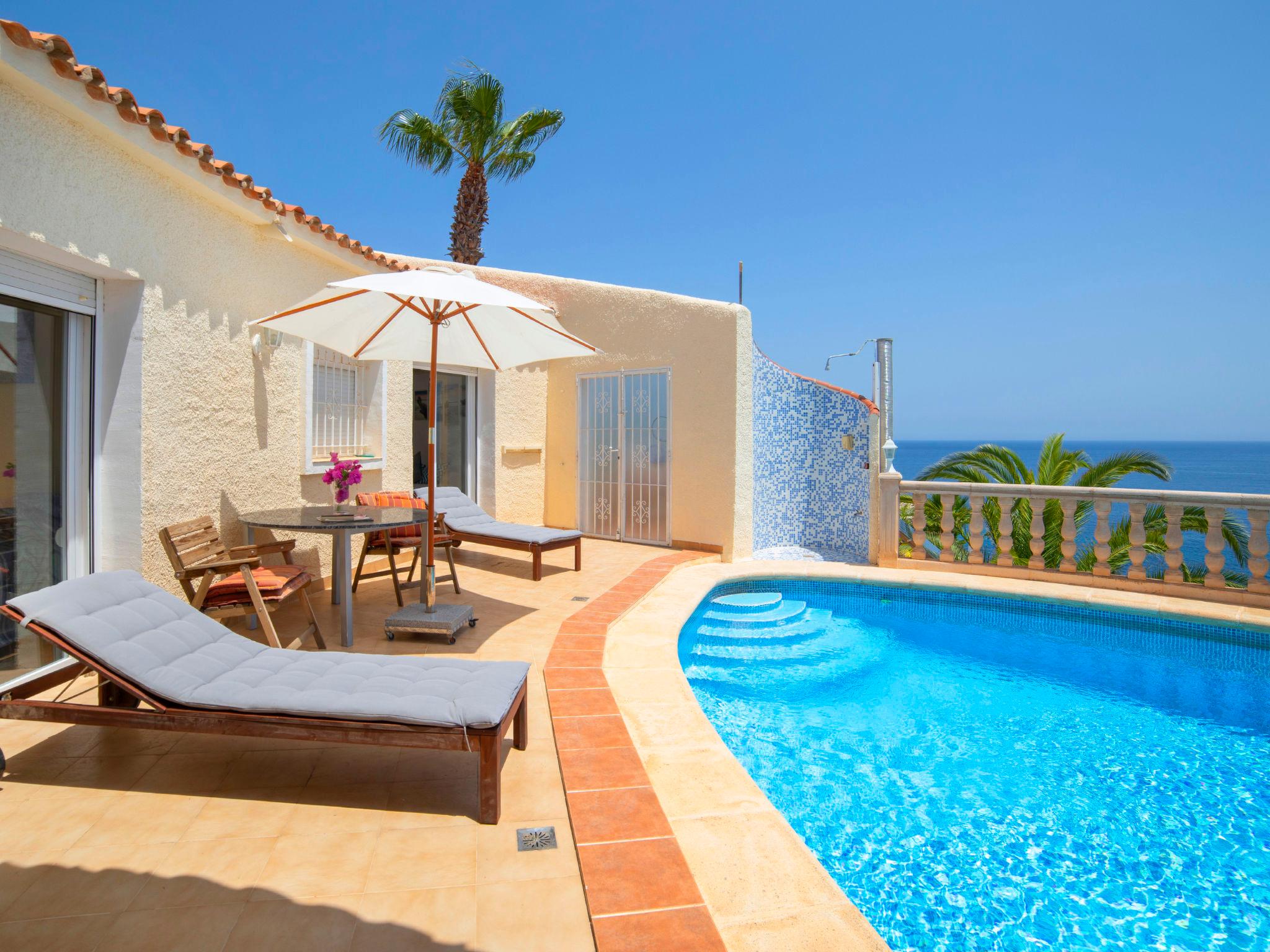Foto 6 - Casa de 4 quartos em Calp com piscina privada e vistas do mar