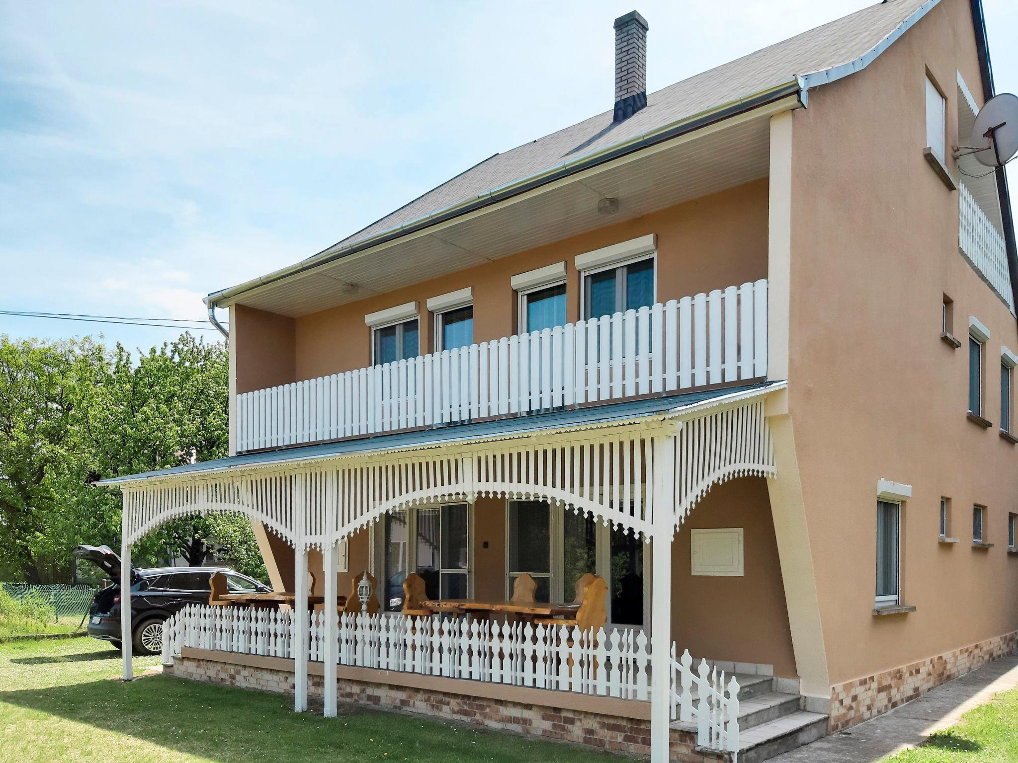 Photo 7 - Maison de 3 chambres à Balatonkeresztúr avec jardin et terrasse