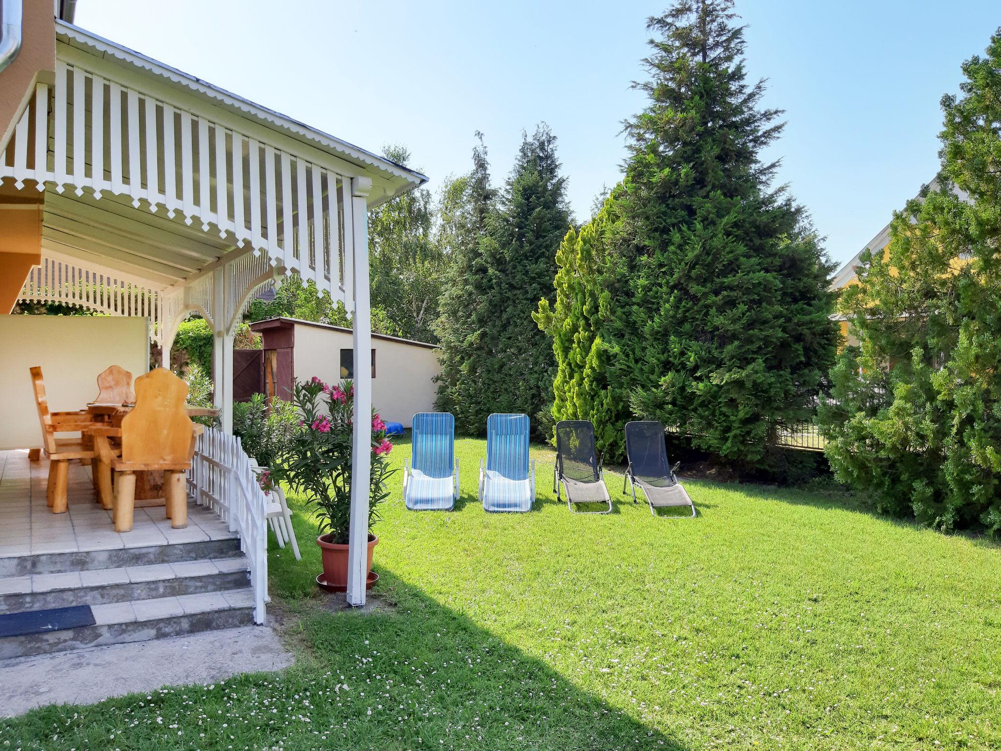 Photo 2 - Maison de 3 chambres à Balatonkeresztúr avec terrasse