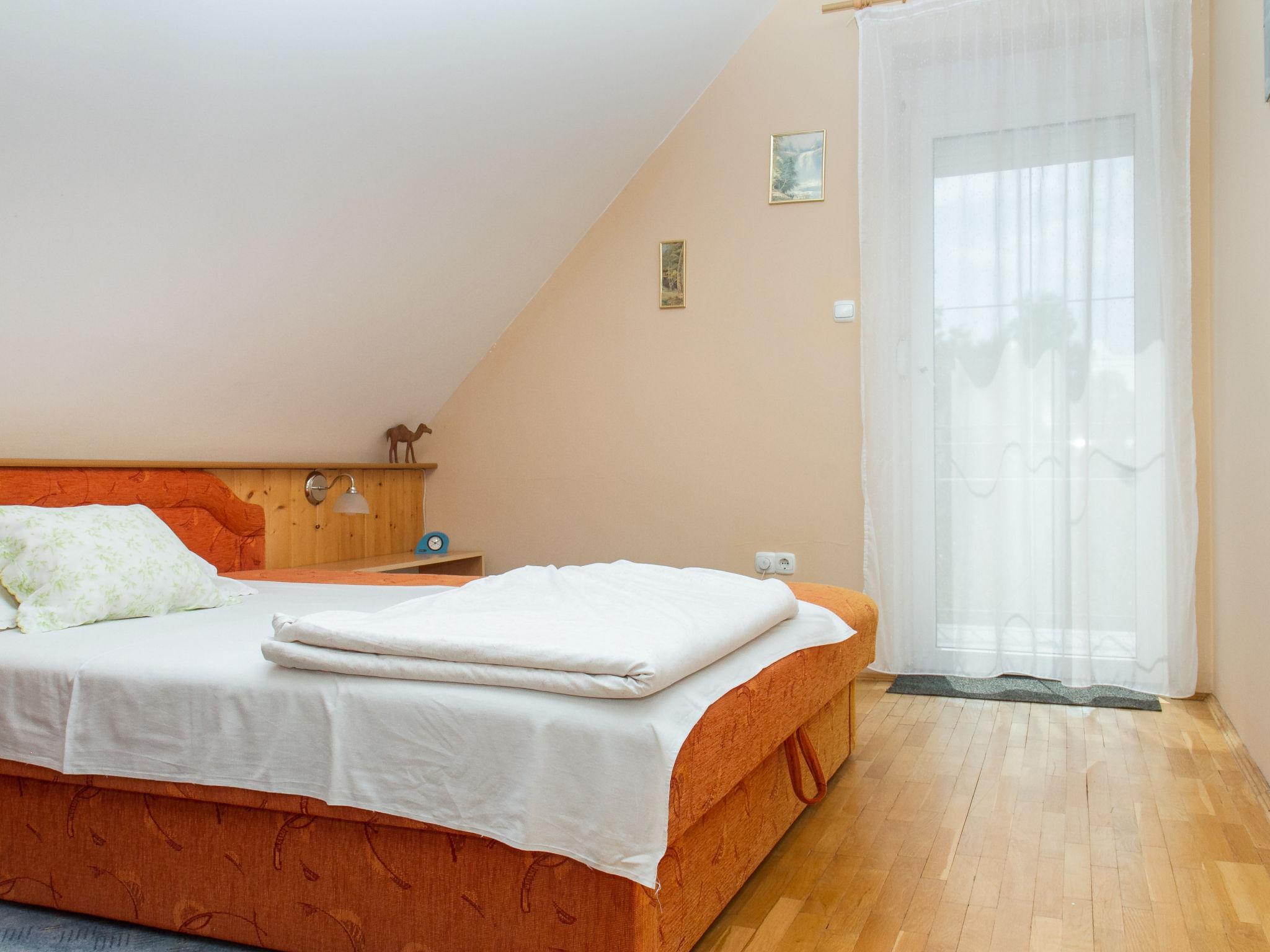 Foto 7 - Casa con 3 camere da letto a Balatonmáriafürdő con giardino e terrazza