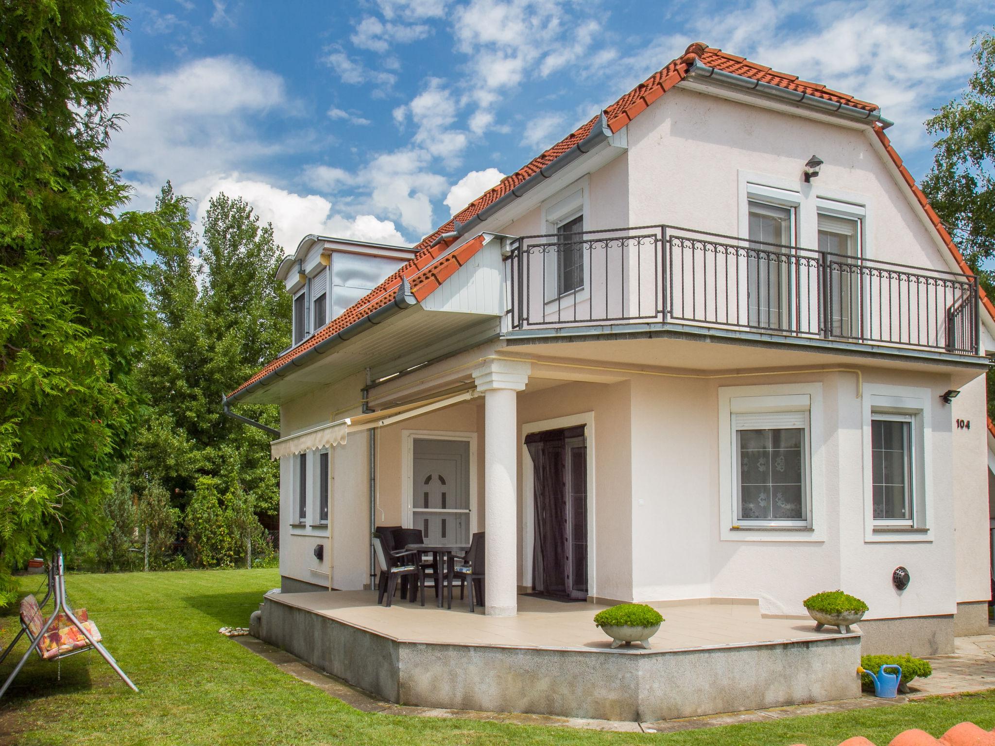 Photo 1 - Maison de 3 chambres à Balatonmáriafürdő avec jardin et terrasse