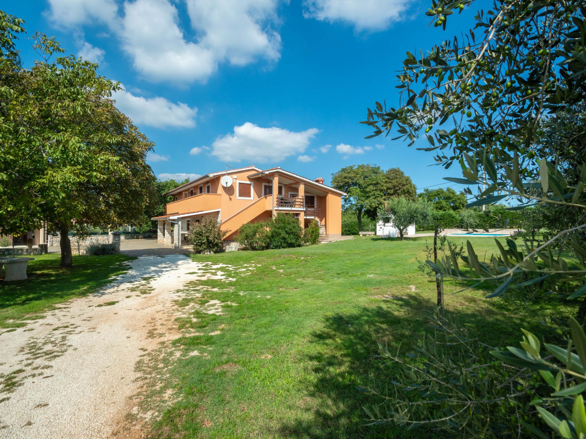 Foto 6 - Apartamento de 1 quarto em Marčana com piscina e jardim