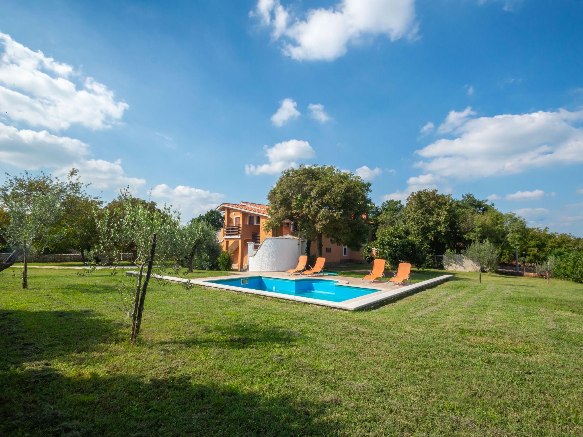 Photo 3 - Appartement de 1 chambre à Marčana avec piscine et jardin