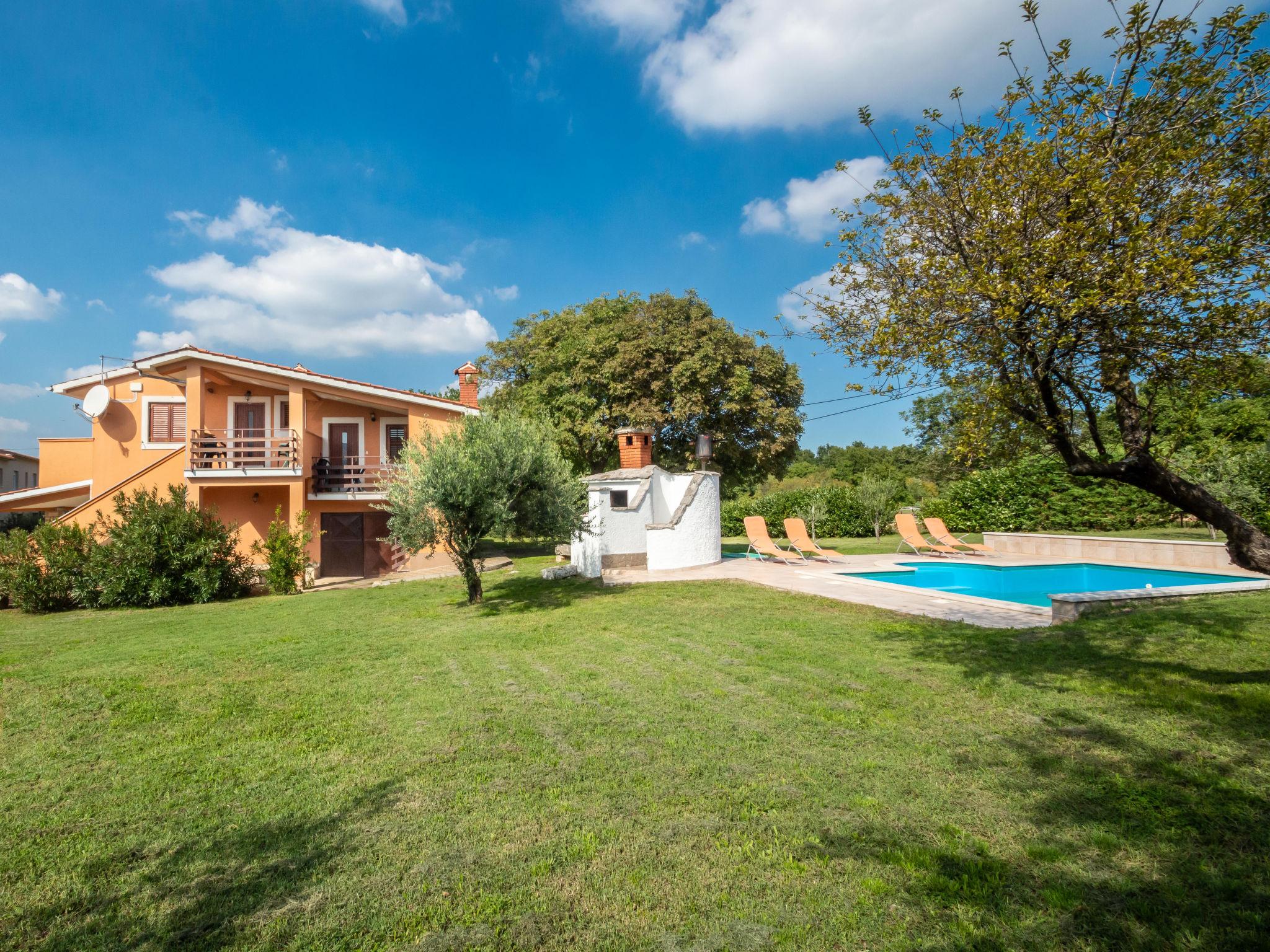 Foto 1 - Appartamento con 1 camera da letto a Marčana con piscina e vista mare