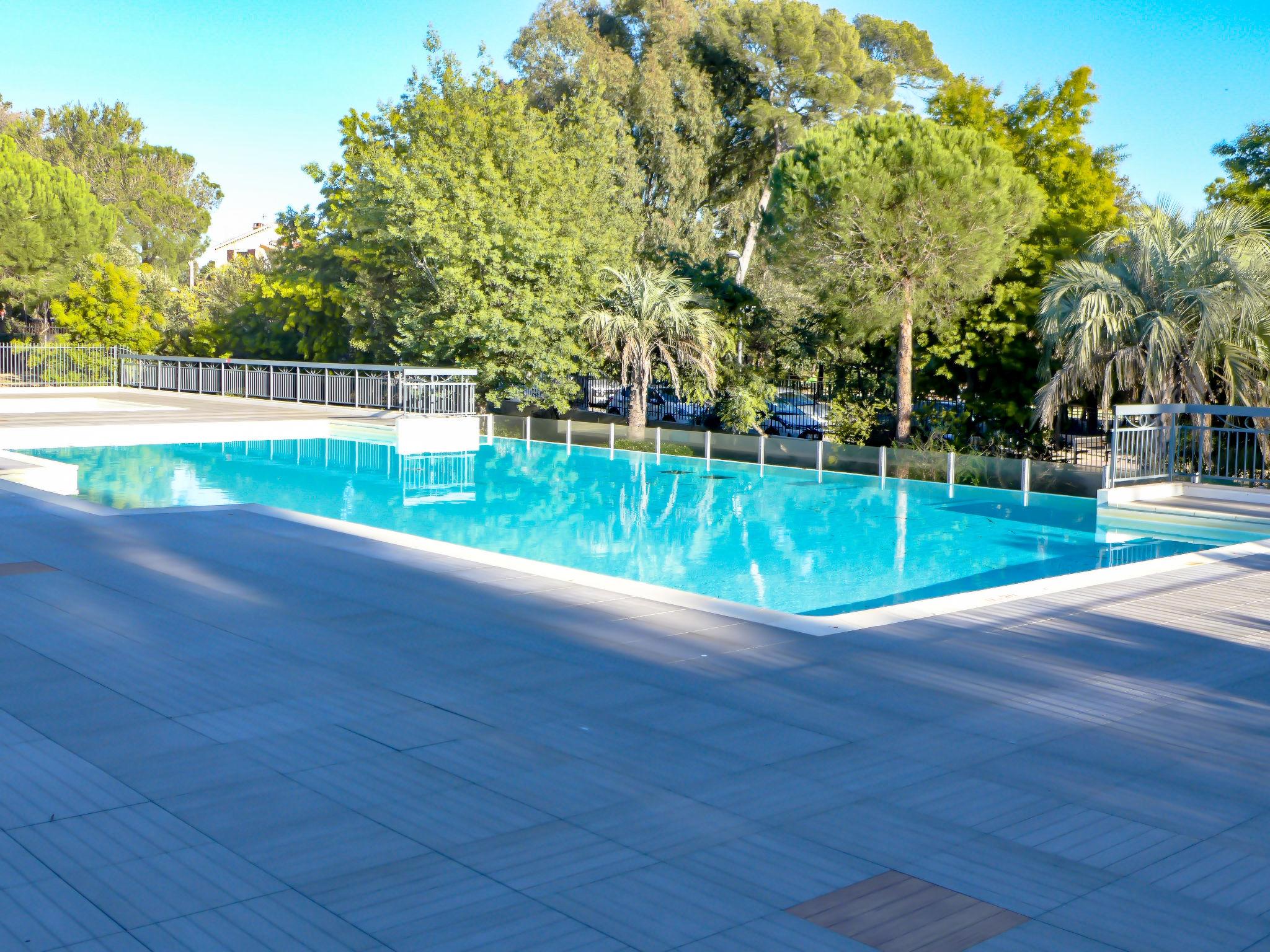 Foto 1 - Appartamento con 1 camera da letto a Fréjus con piscina e vista mare