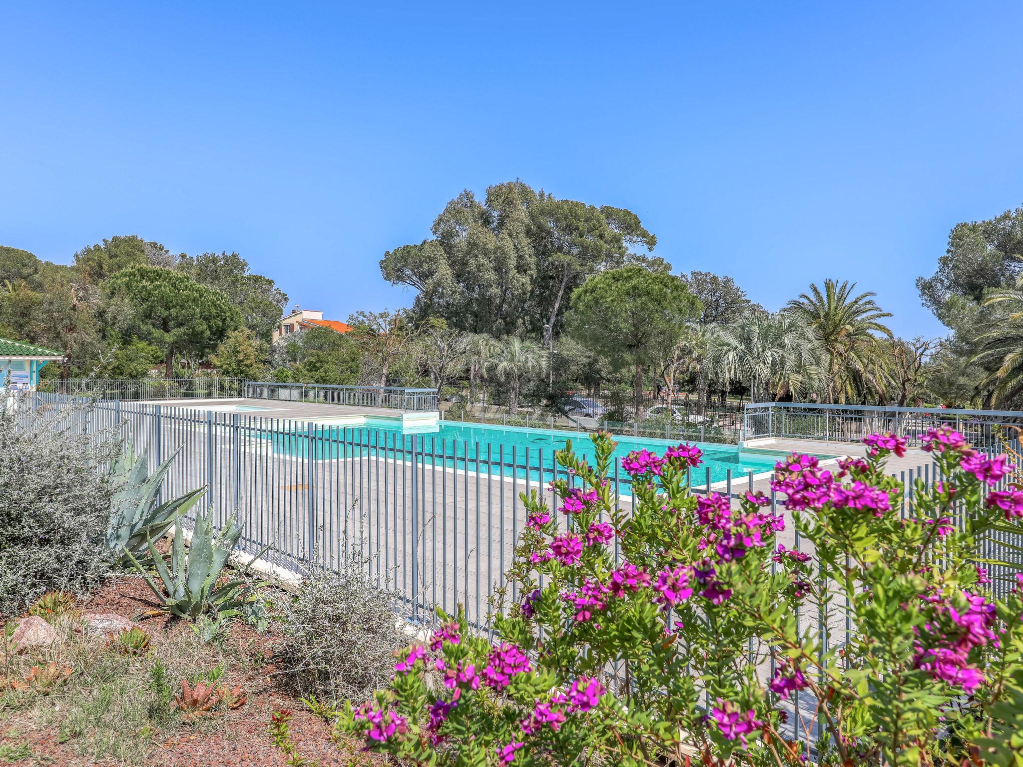 Foto 1 - Apartamento de 2 quartos em Fréjus com piscina e vistas do mar