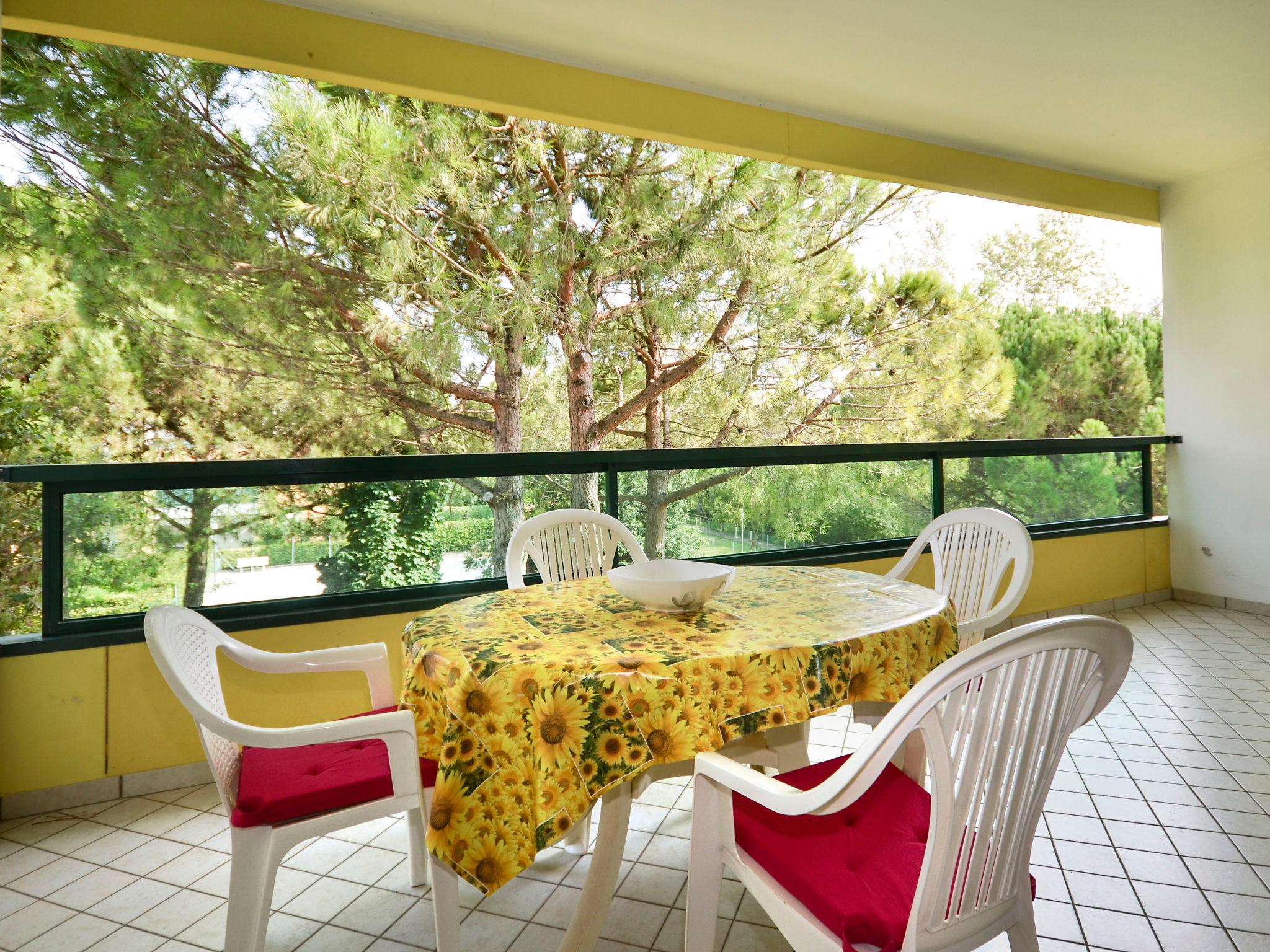 Photo 2 - 2 bedroom Apartment in San Michele al Tagliamento with swimming pool and sea view