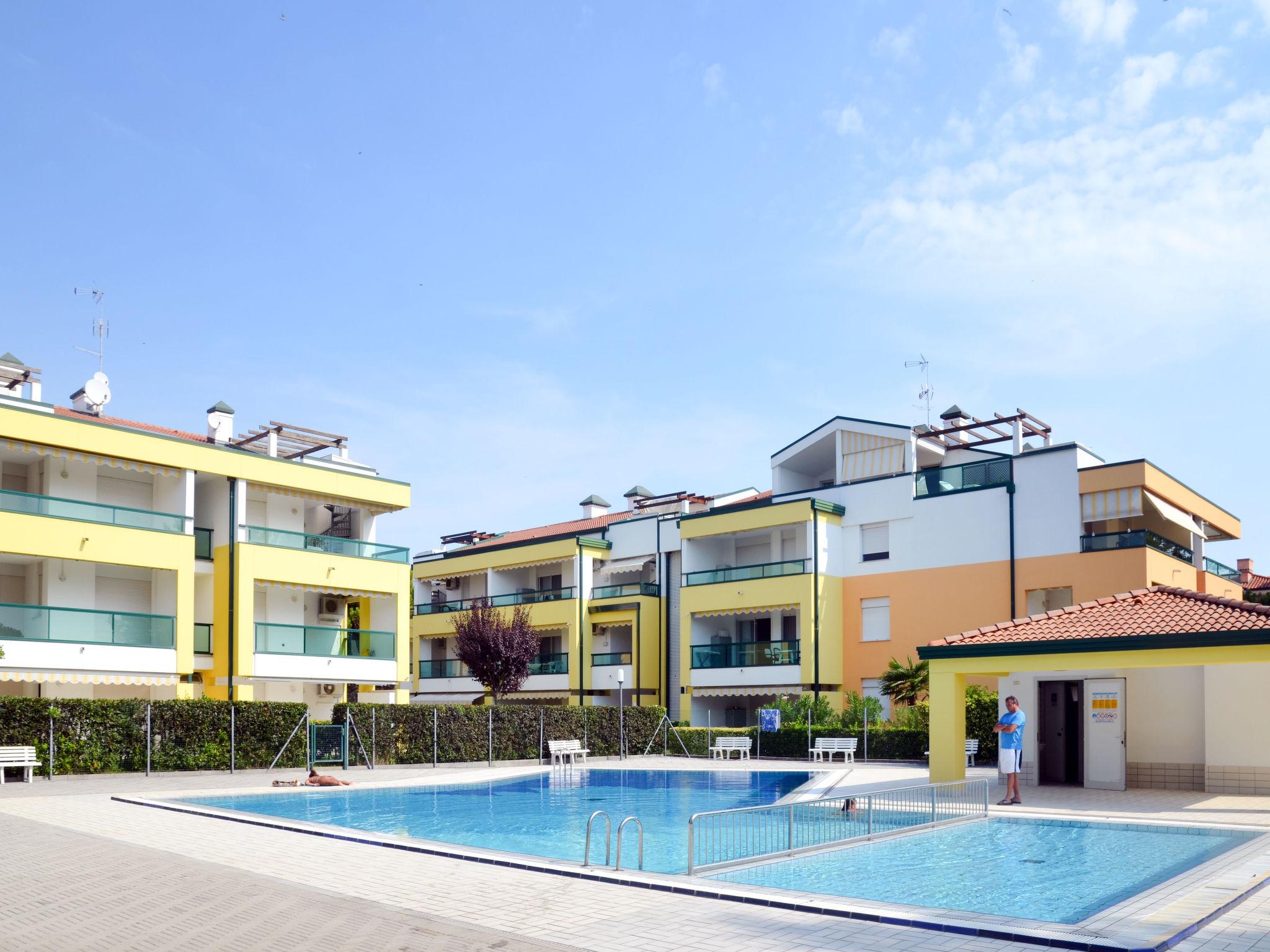 Foto 2 - Apartamento de 1 habitación en San Michele al Tagliamento con piscina y vistas al mar