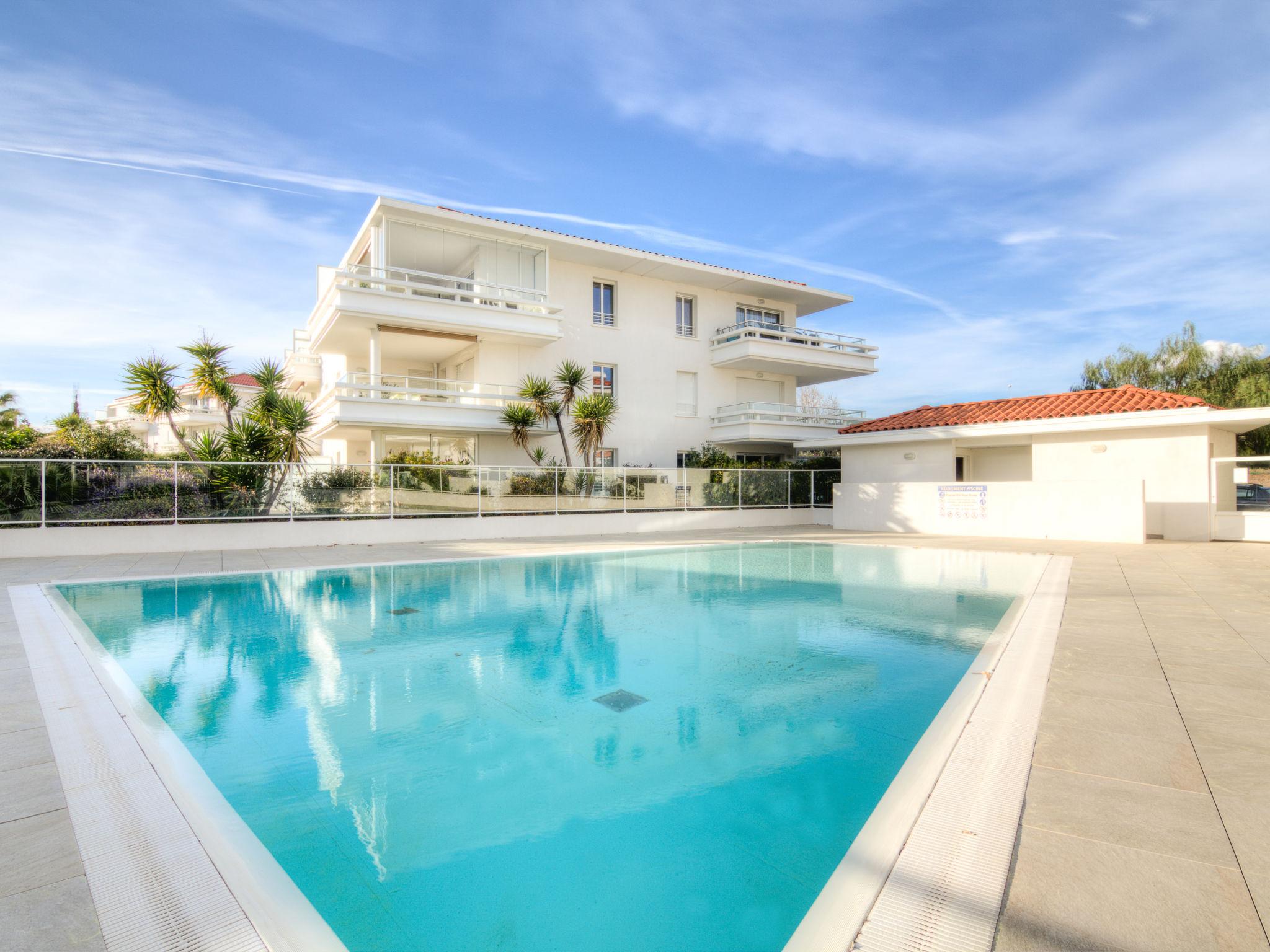 Foto 1 - Apartamento de 1 habitación en Carqueiranne con piscina y jardín