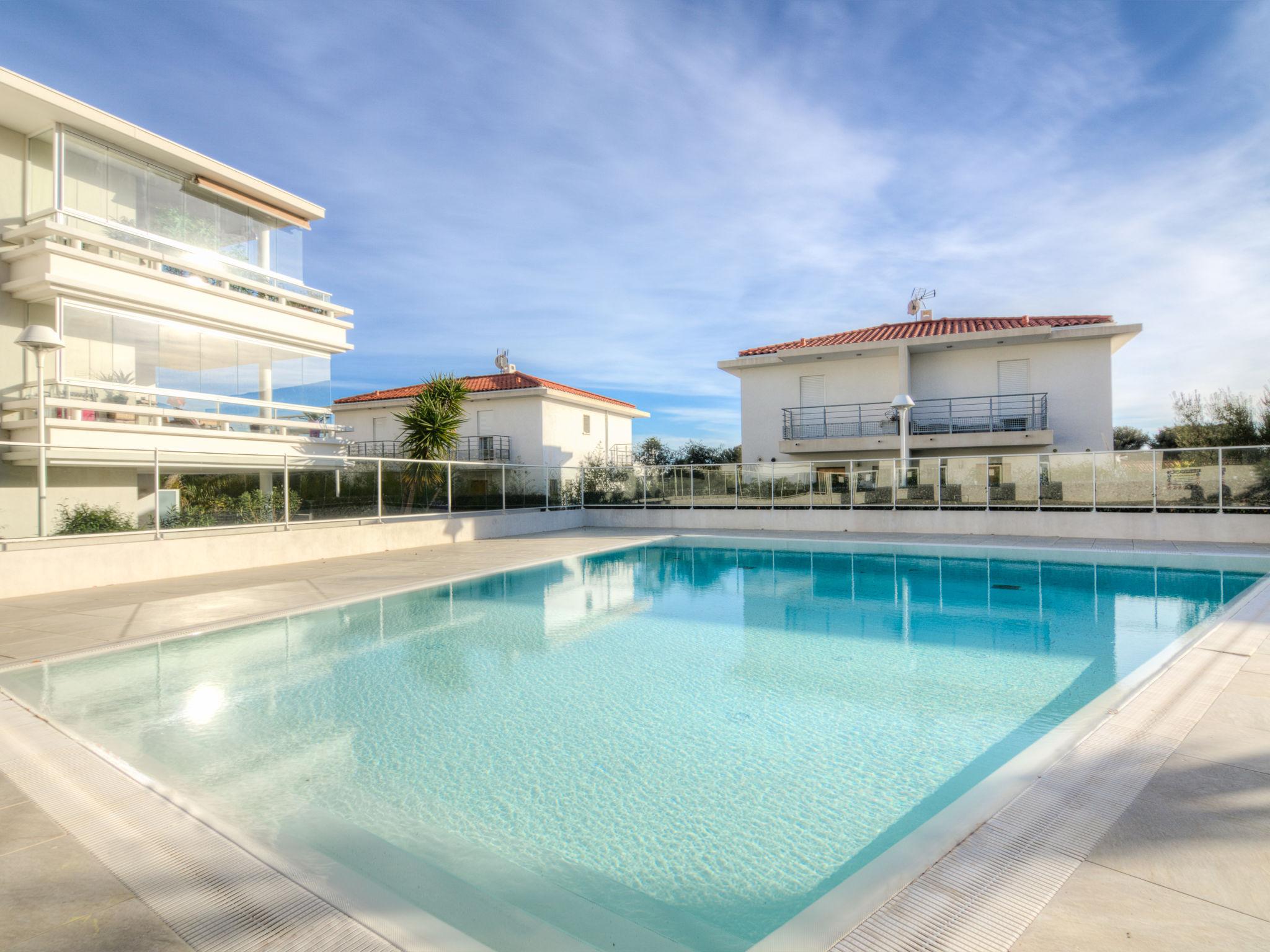 Foto 16 - Apartamento de 1 habitación en Carqueiranne con piscina y vistas al mar