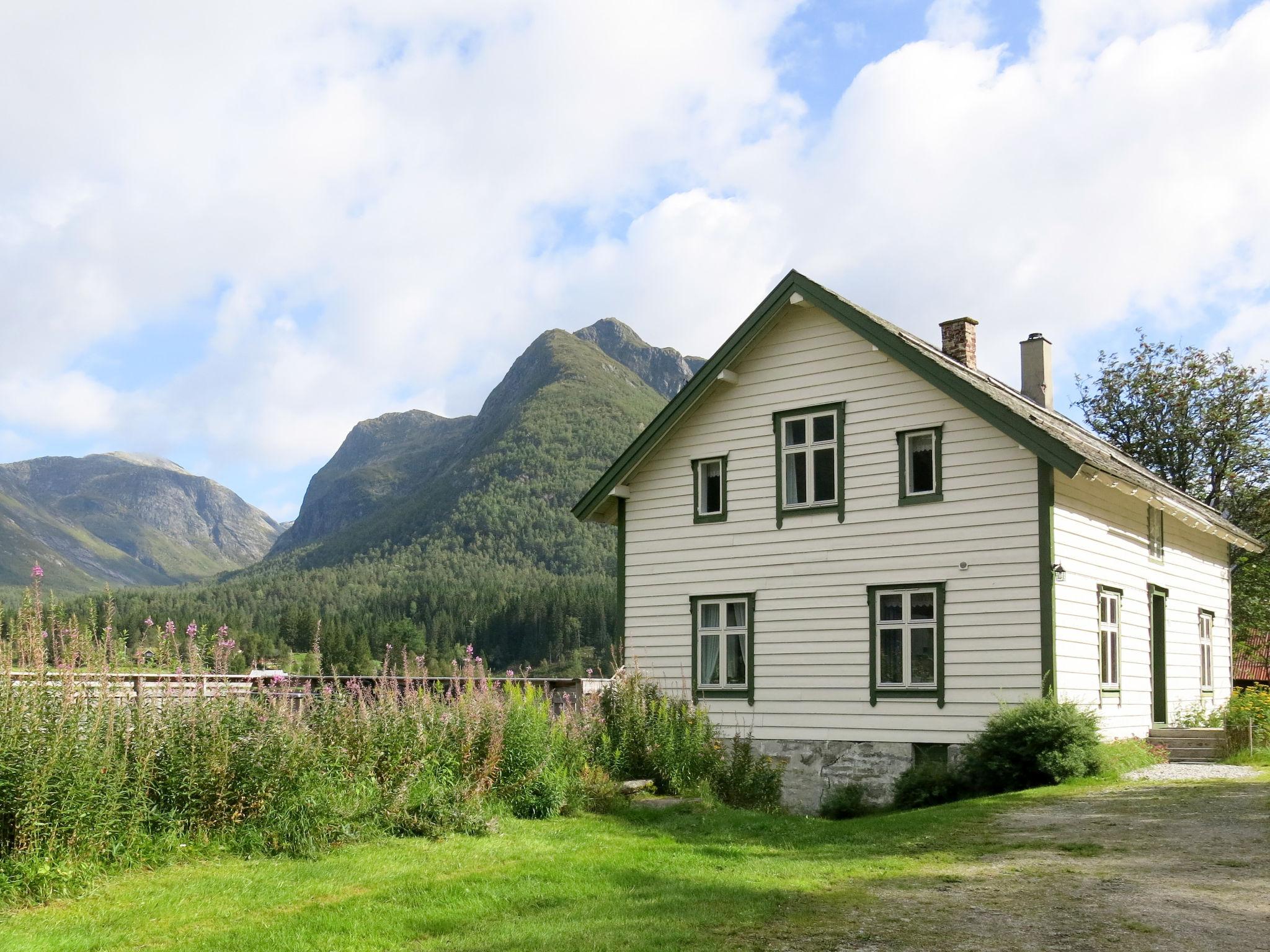 Foto 9 - Casa con 4 camere da letto a Sande i Sunnfjord con giardino e terrazza