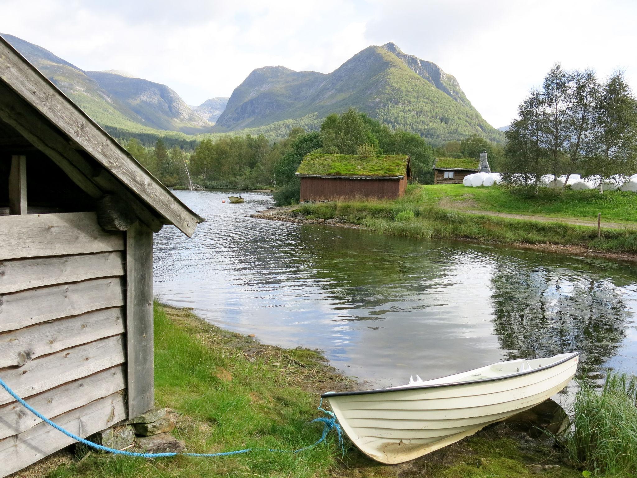 Foto 4 - Casa de 4 habitaciones en Sande i Sunnfjord con jardín y terraza