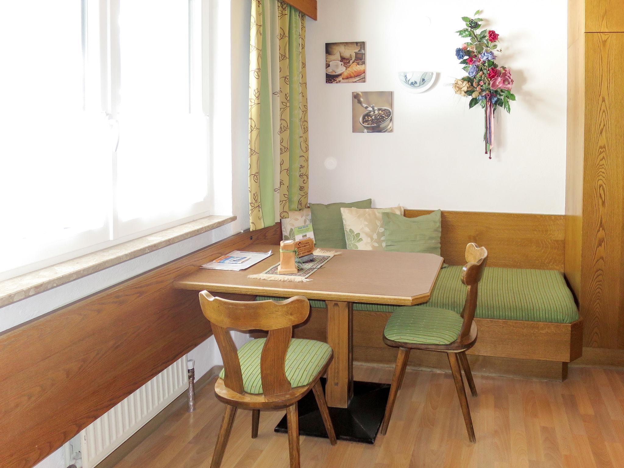 Photo 2 - 1 bedroom Apartment in Sankt Leonhard im Pitztal with garden and sauna