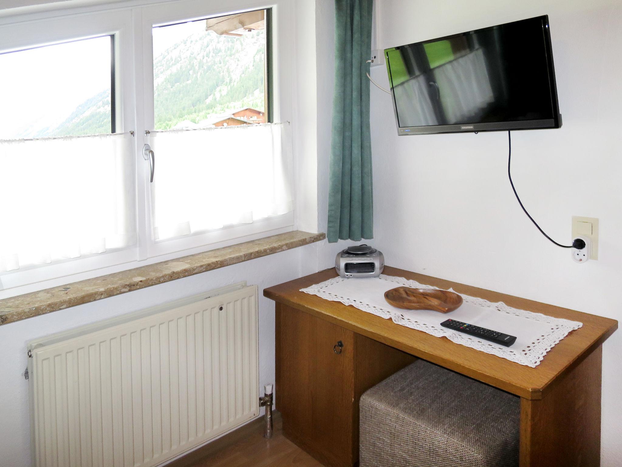 Foto 10 - Apartamento de 1 quarto em Sankt Leonhard im Pitztal com jardim e vista para a montanha