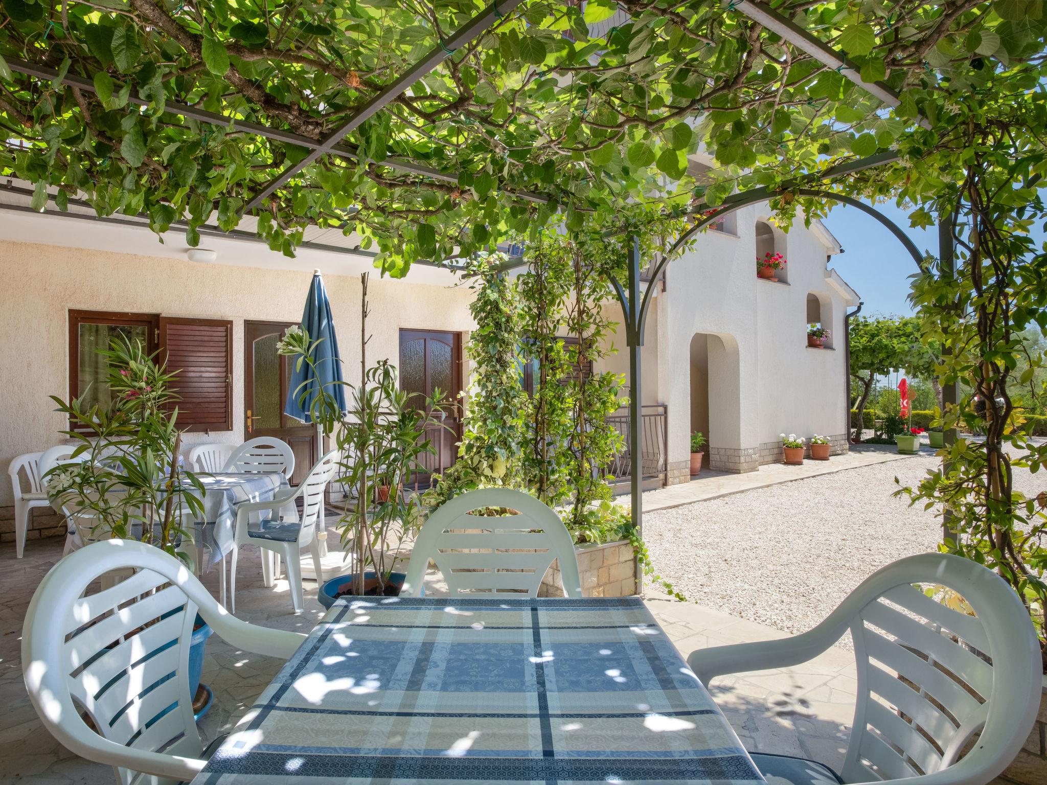 Photo 9 - Appartement de 1 chambre à Kaštelir-Labinci avec piscine et jardin