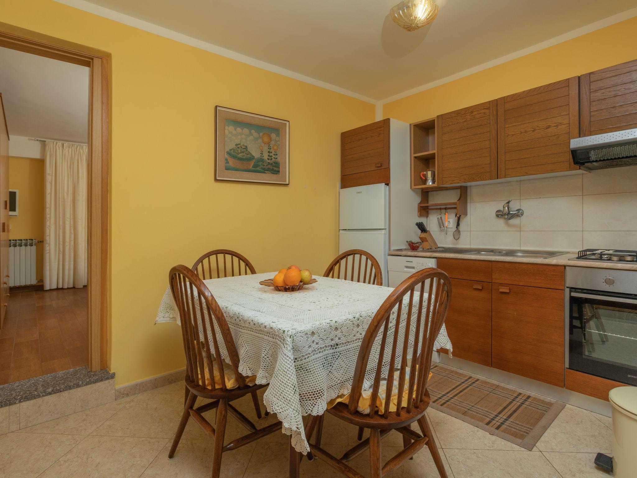 Foto 6 - Apartamento de 1 quarto em Kaštelir-Labinci com piscina e vistas do mar