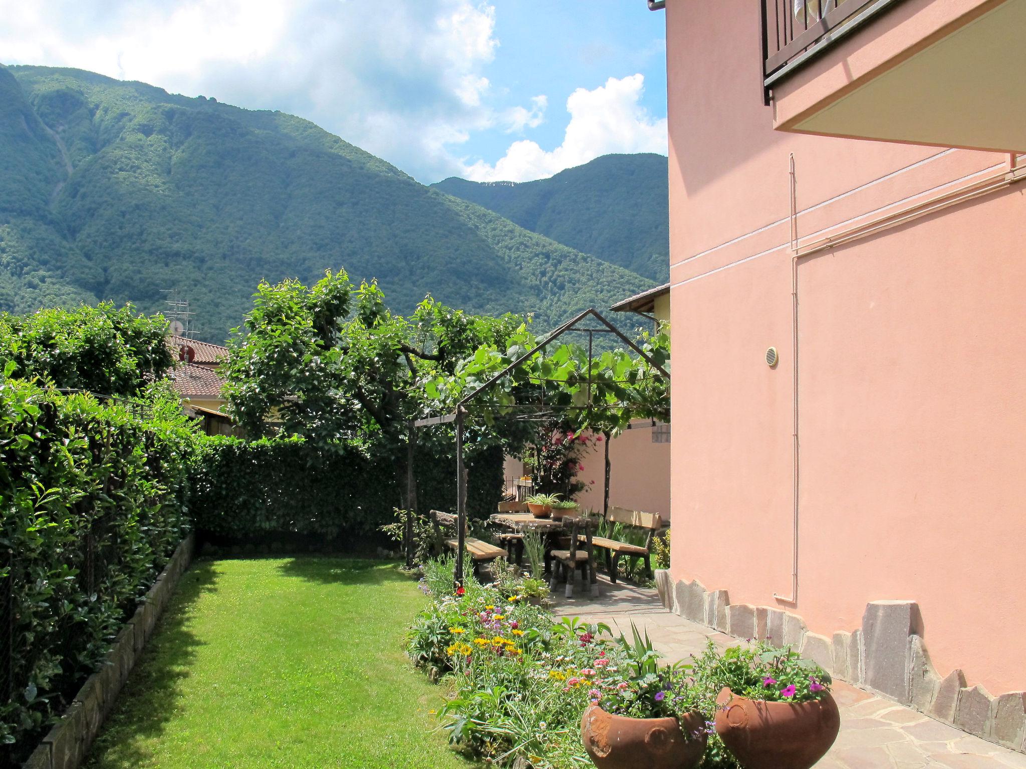 Photo 13 - Appartement de 2 chambres à Porlezza avec jardin et vues sur la montagne