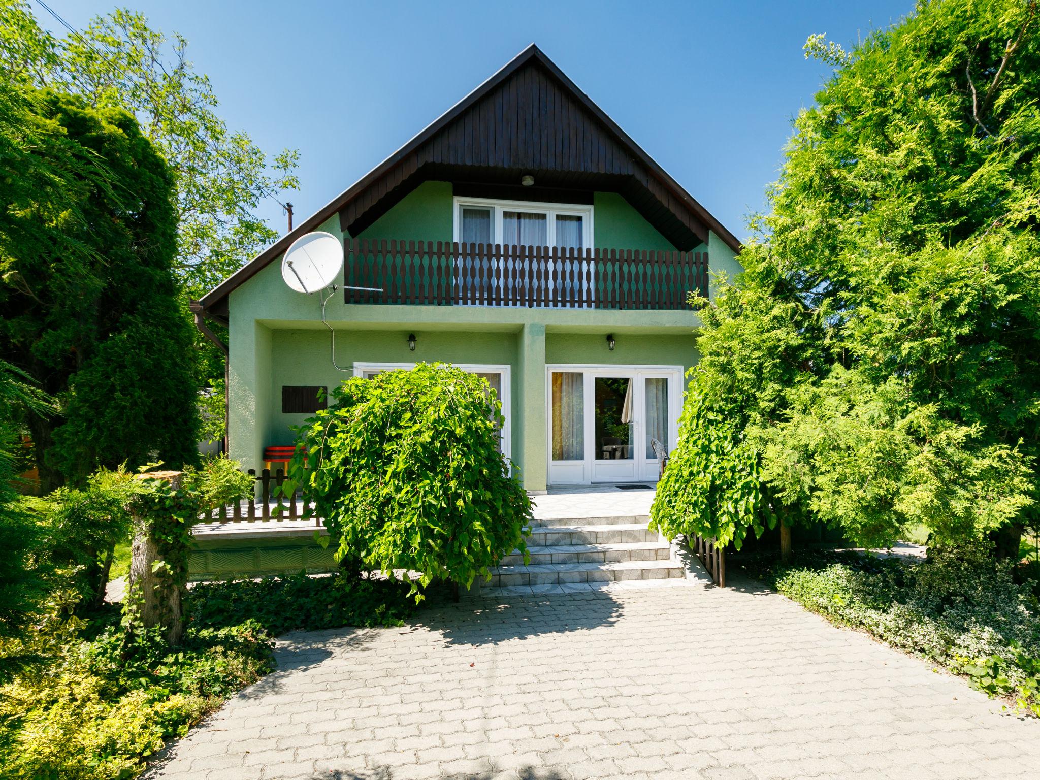 Foto 15 - Casa con 3 camere da letto a Balatonlelle con giardino e terrazza