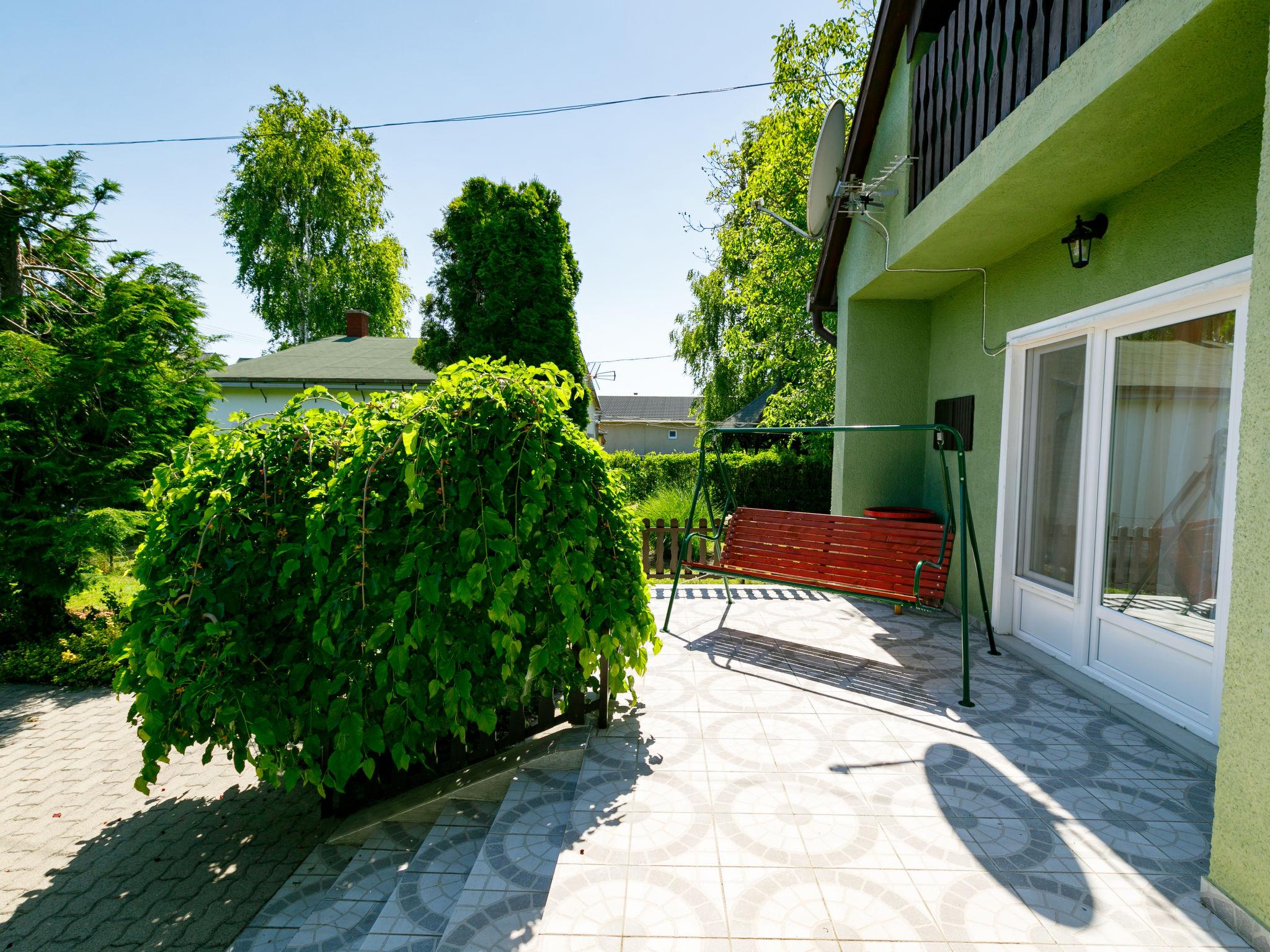 Foto 14 - Casa de 3 habitaciones en Balatonlelle con jardín y terraza