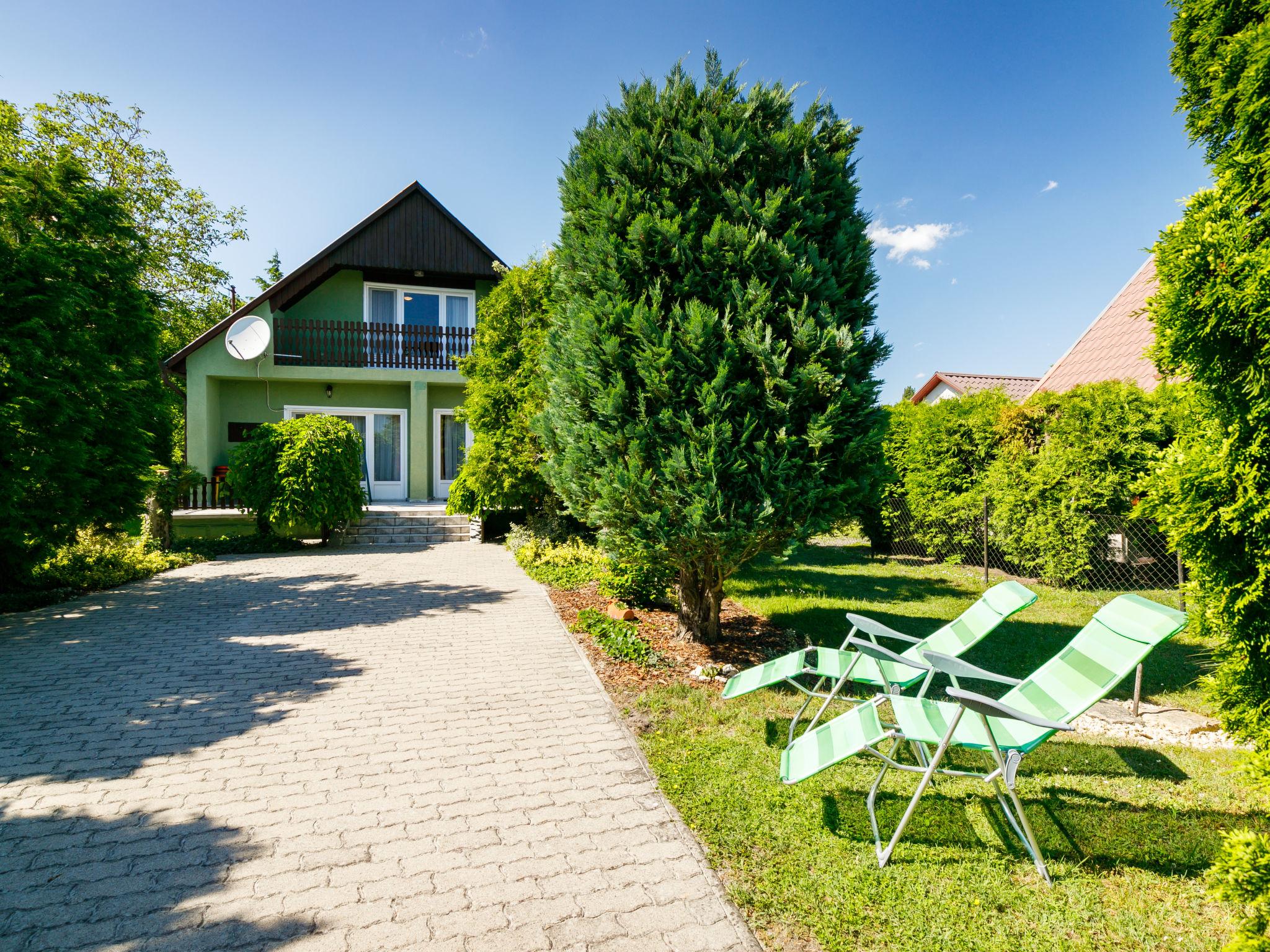 Photo 1 - Maison de 3 chambres à Balatonlelle avec jardin et terrasse