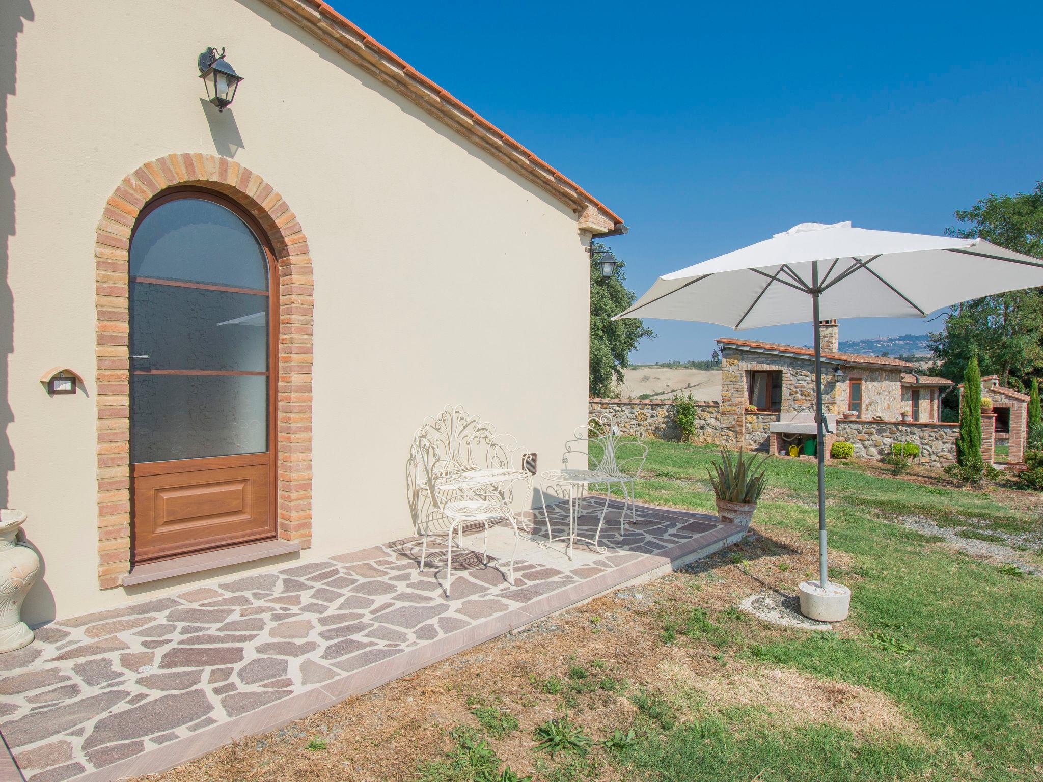 Photo 2 - Maison de 4 chambres à Pomarance avec jardin et terrasse