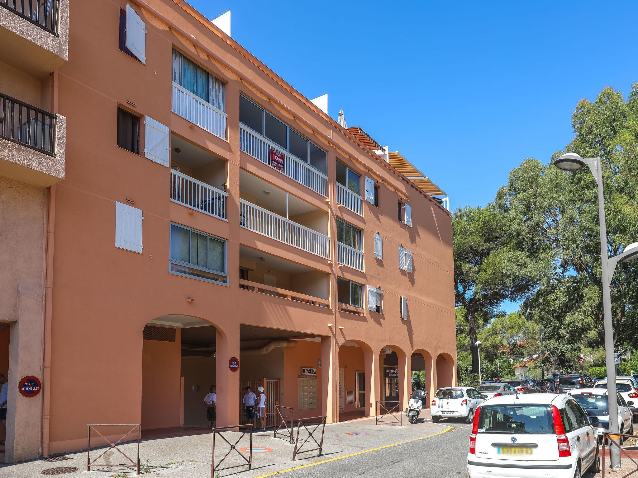 Foto 15 - Apartamento de 1 habitación en Fréjus con vistas al mar
