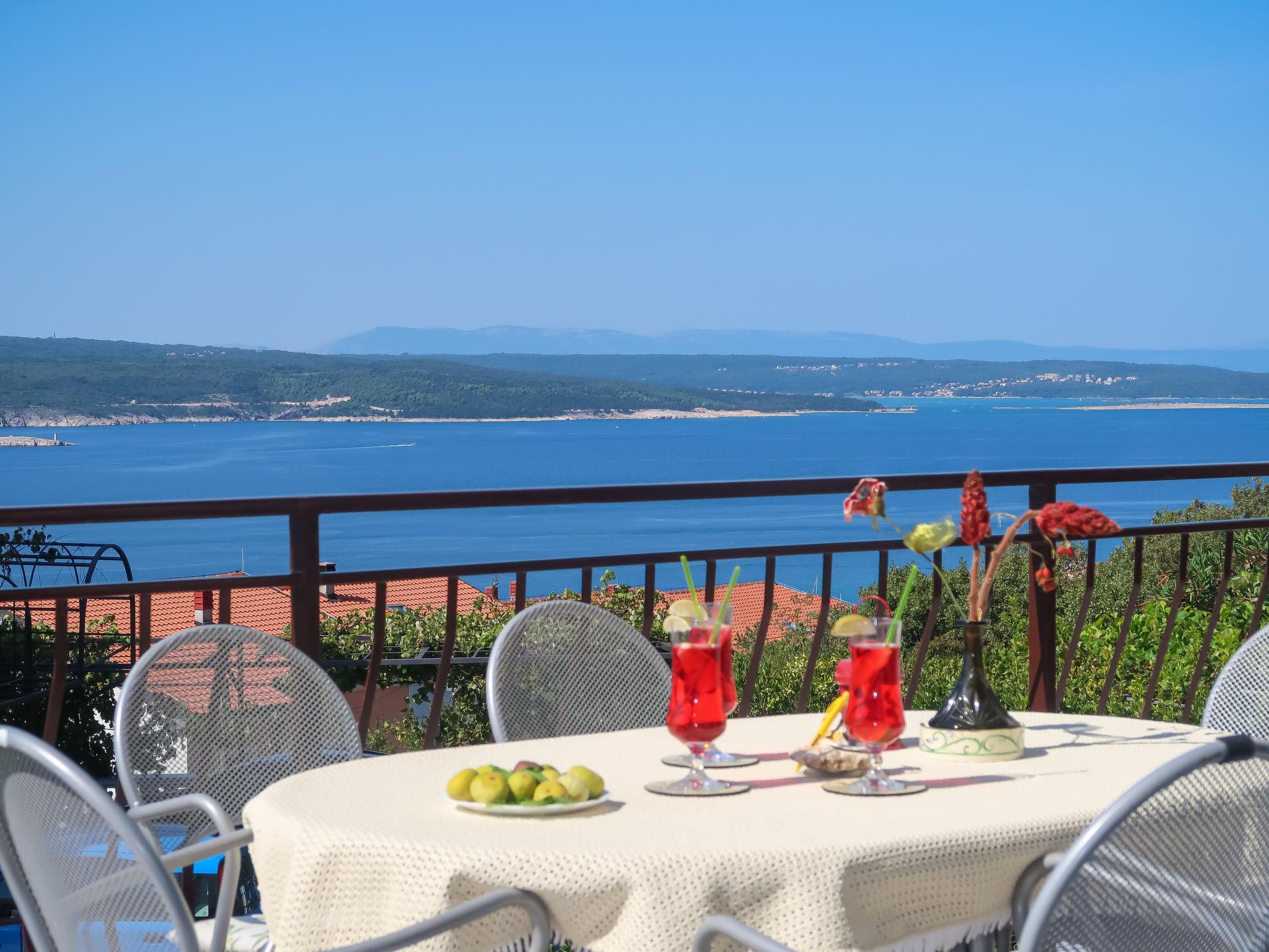 Foto 2 - Appartamento con 3 camere da letto a Crikvenica con terrazza e vista mare