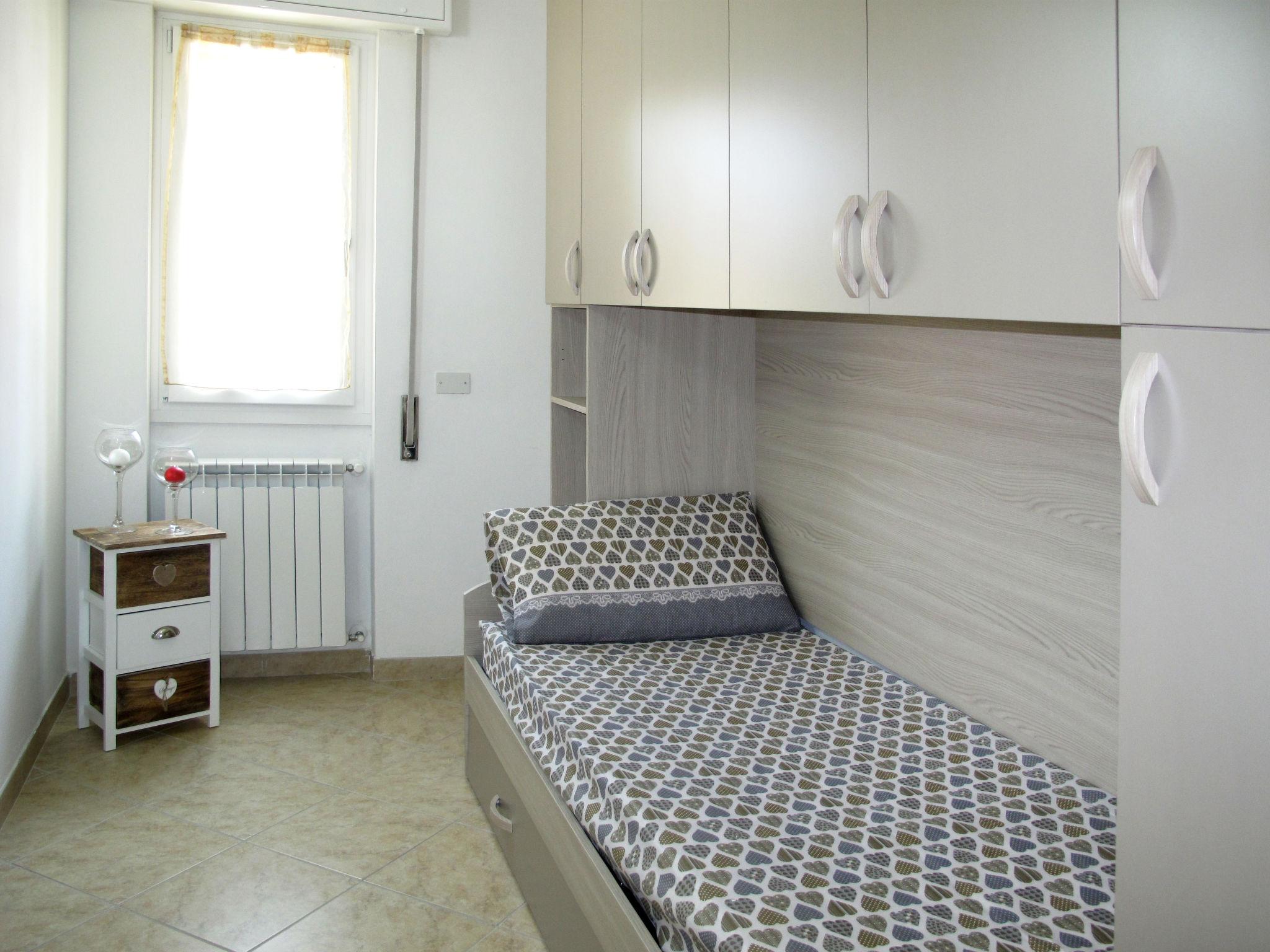 Foto 9 - Appartamento con 2 camere da letto a San Lorenzo al Mare con giardino e vista mare
