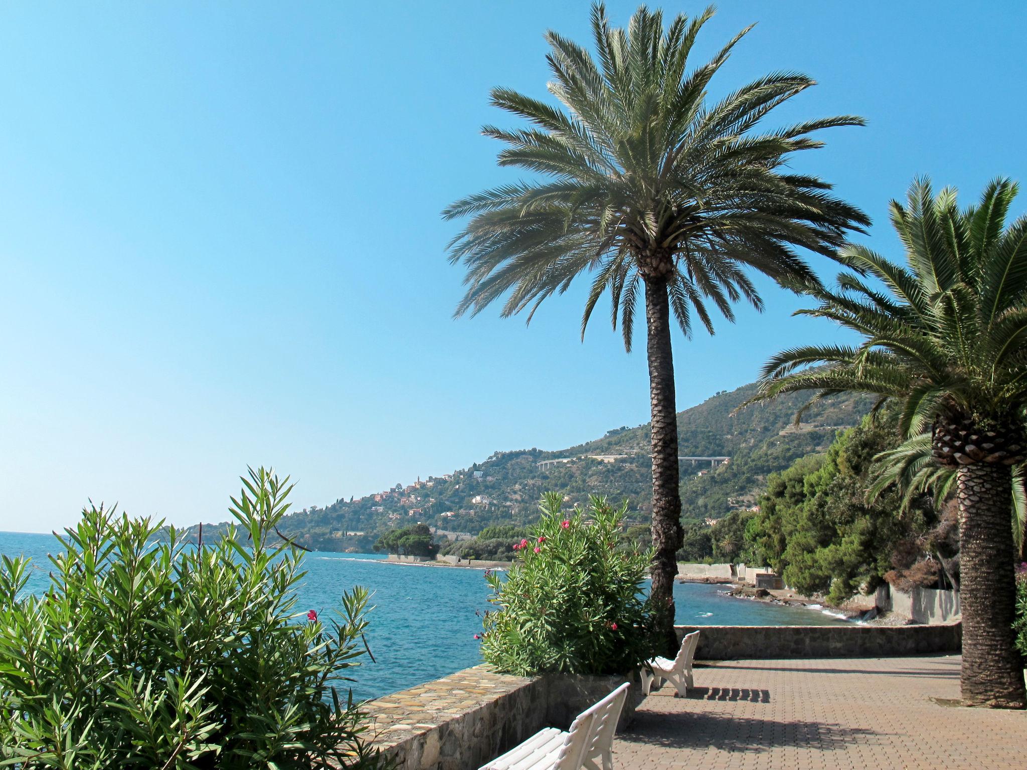 Foto 18 - Apartamento de 1 habitación en Ventimiglia con piscina y vistas al mar