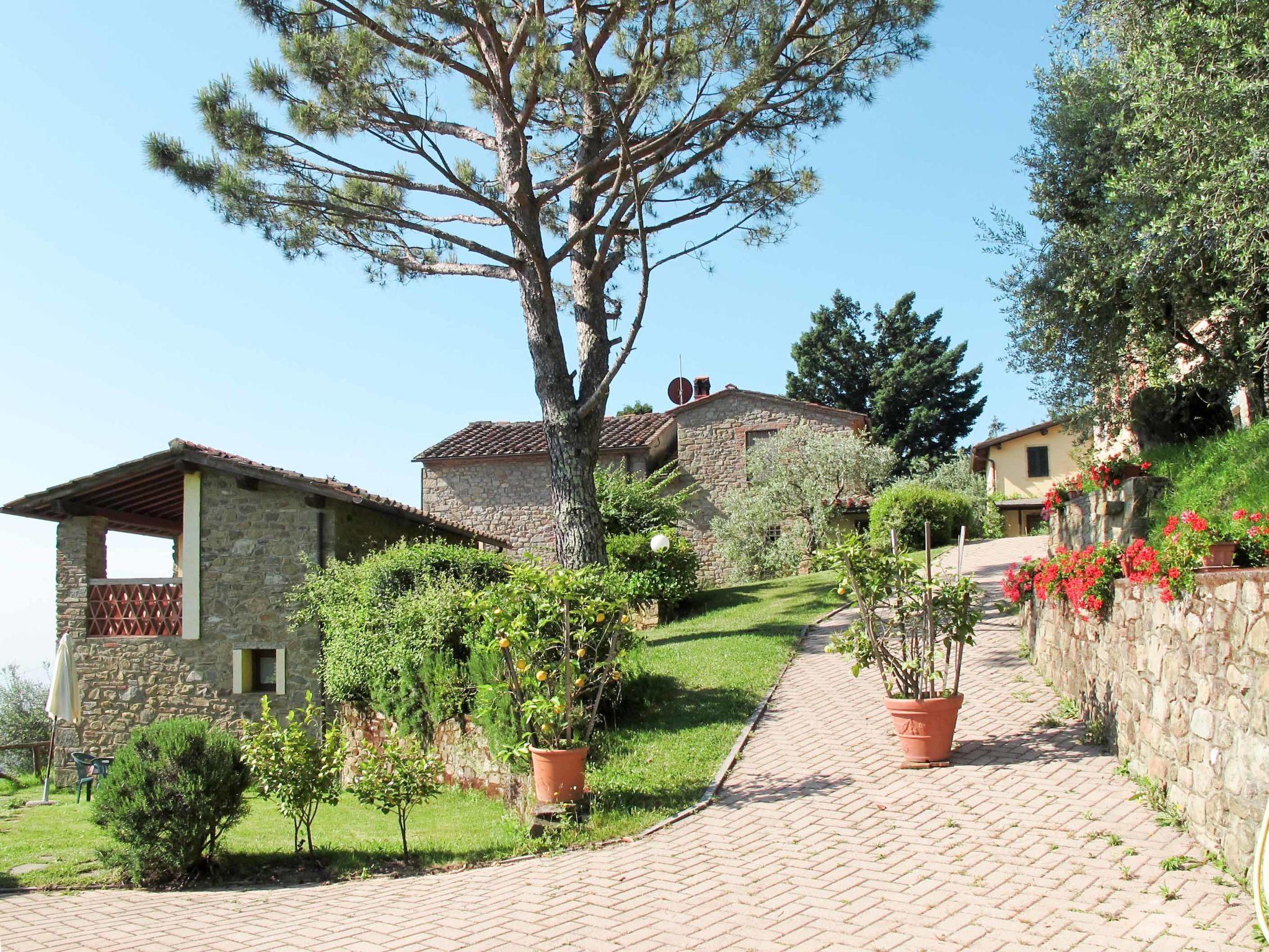 Foto 2 - Apartamento de 2 habitaciones en Pescia con piscina y jardín