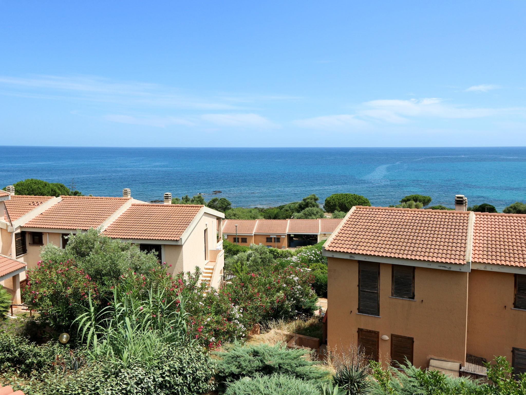 Foto 3 - Apartamento de 2 quartos em Villaputzu com terraço e vistas do mar