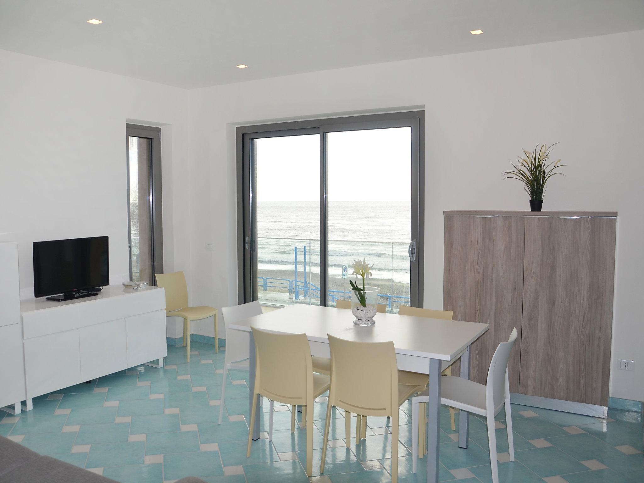 Foto 6 - Apartamento de 2 habitaciones en Terracina con piscina y vistas al mar