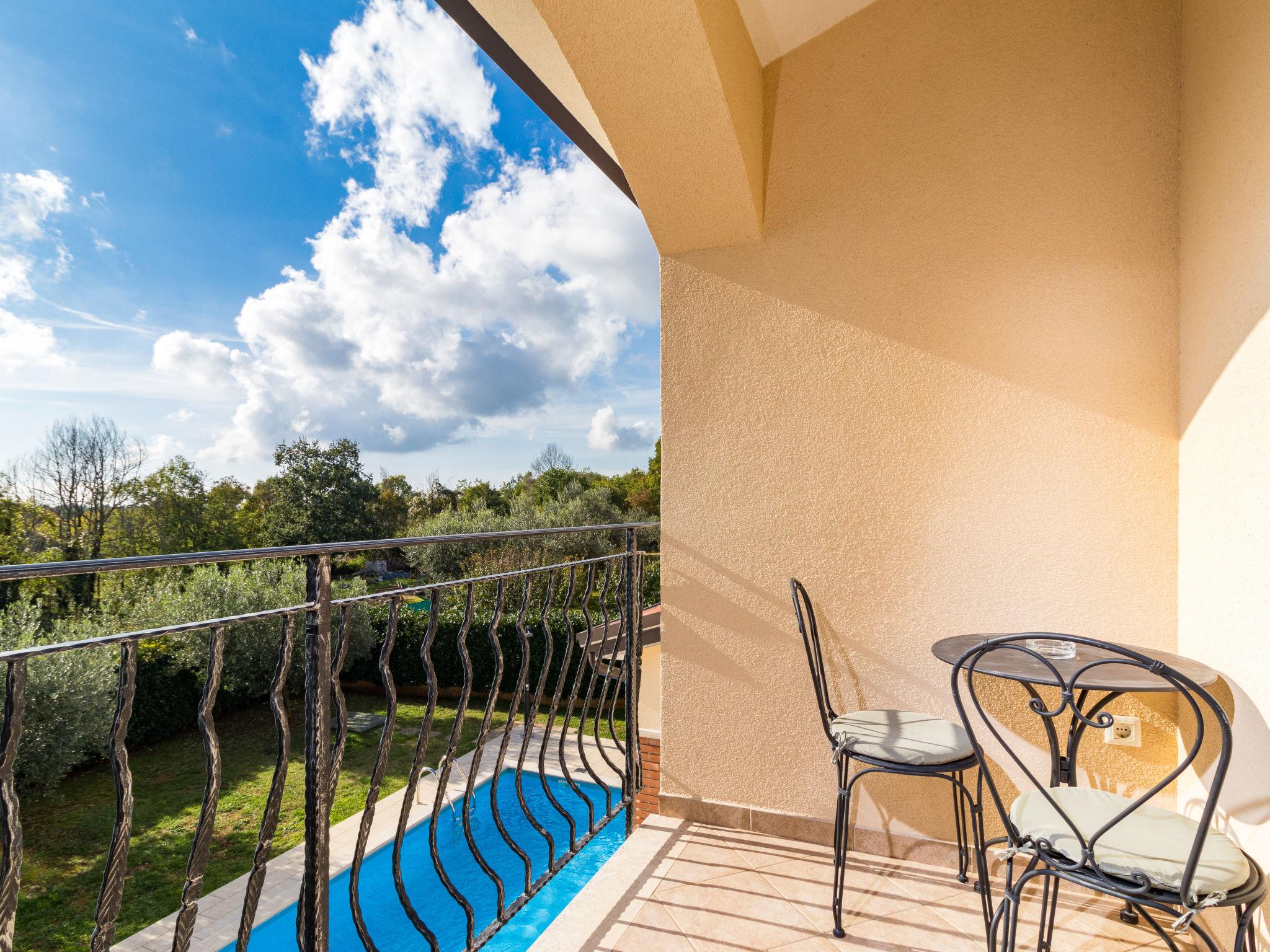 Photo 16 - Maison de 3 chambres à Sveti Lovreč avec piscine privée et jardin