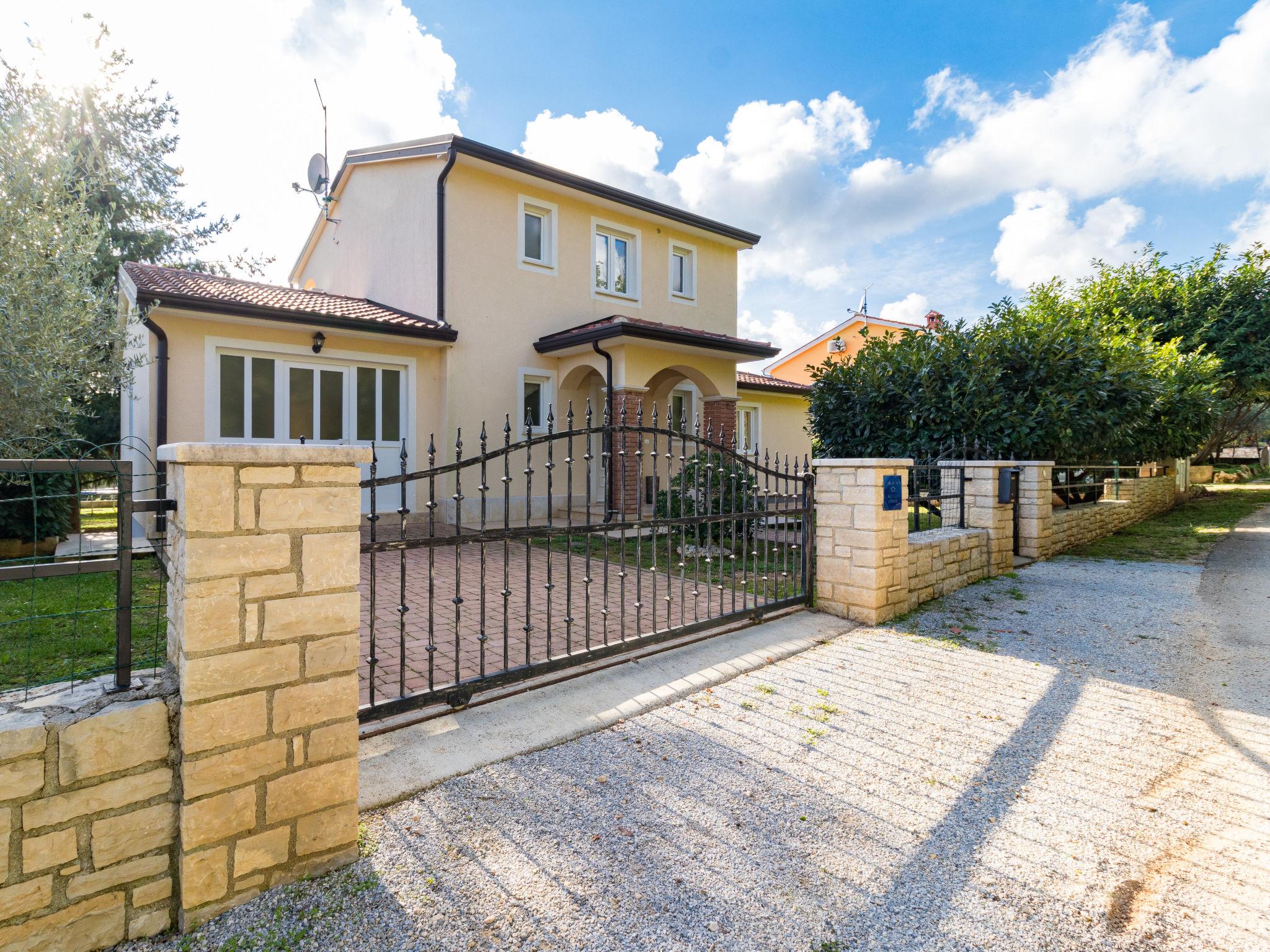 Foto 26 - Casa de 3 quartos em Sveti Lovreč com piscina privada e jardim