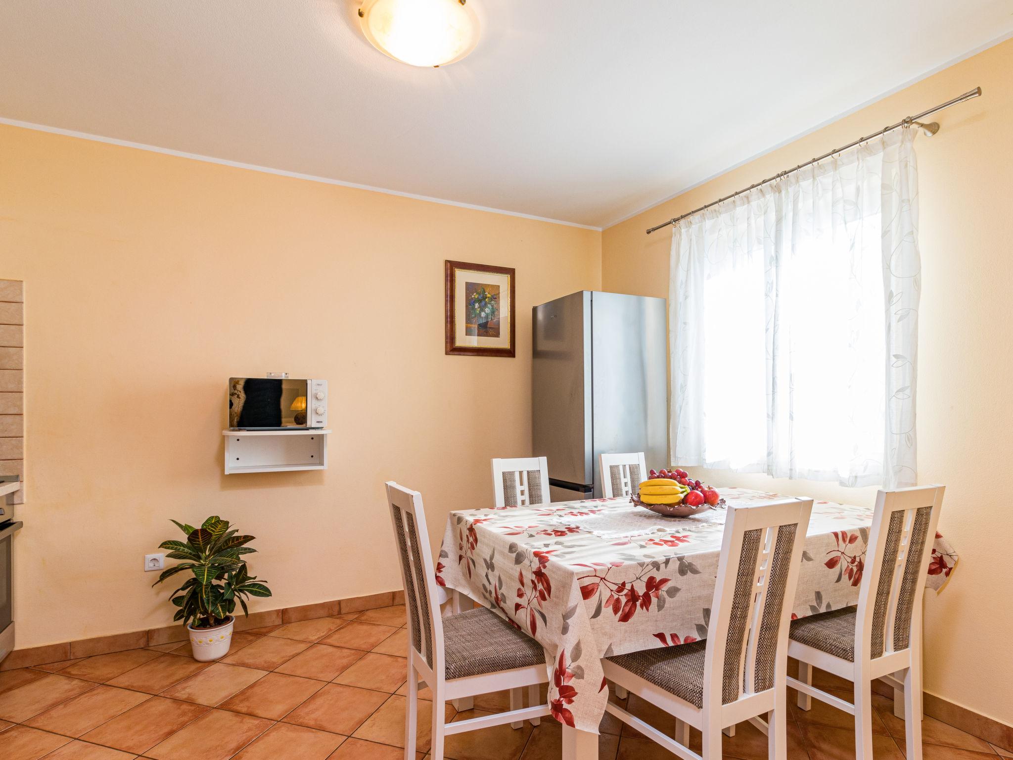Photo 11 - 3 bedroom House in Sveti Lovreč with private pool and sea view