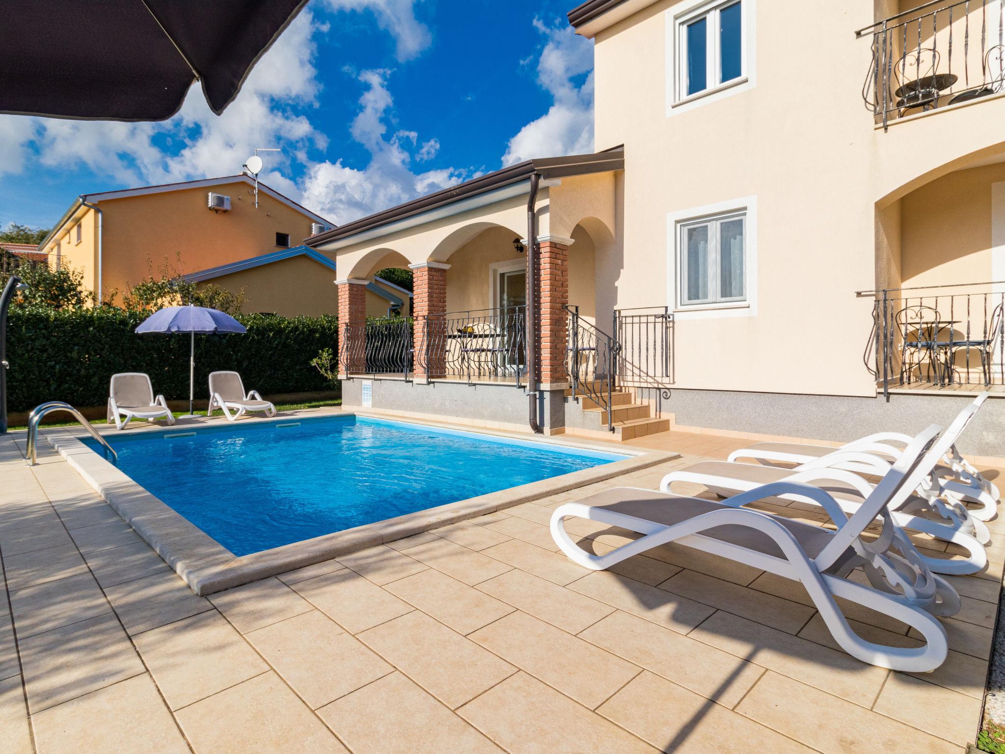 Photo 25 - Maison de 3 chambres à Sveti Lovreč avec piscine privée et vues à la mer