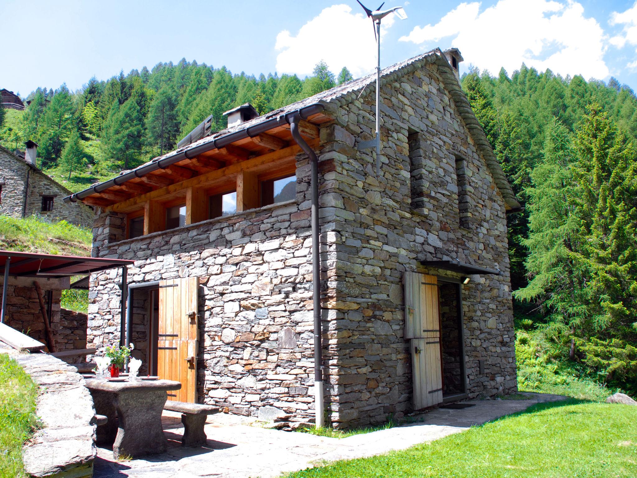 Foto 1 - Casa de 2 quartos em Serravalle com jardim e vista para a montanha
