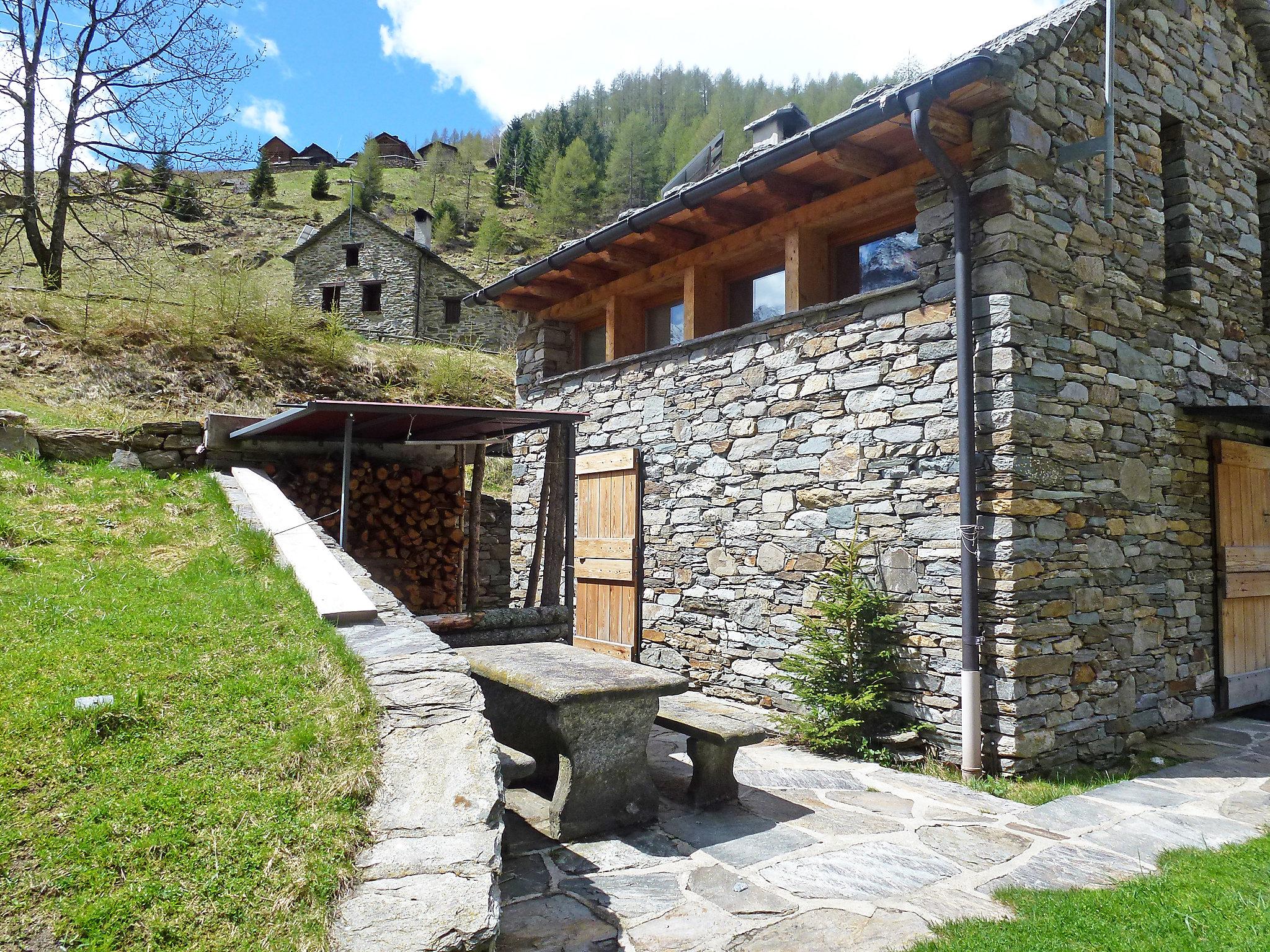 Photo 15 - Maison de 2 chambres à Serravalle avec jardin et vues sur la montagne