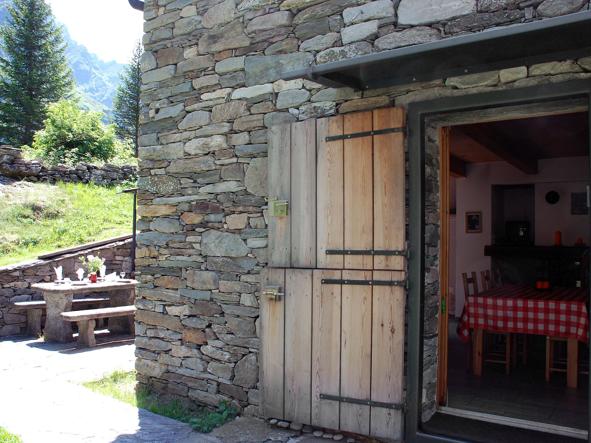 Foto 7 - Casa de 2 habitaciones en Serravalle con jardín y vistas a la montaña