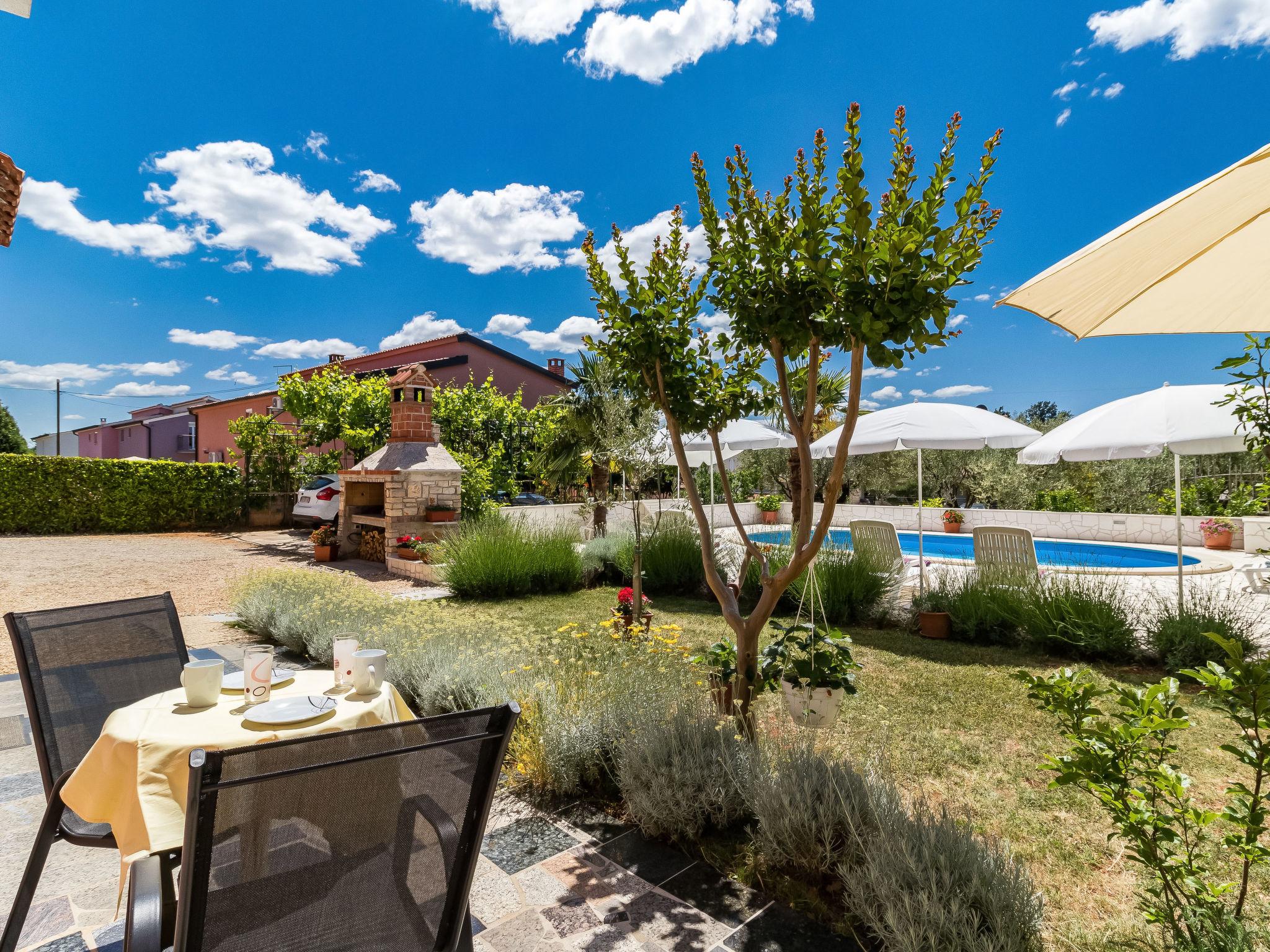 Photo 6 - Appartement en Poreč avec piscine et vues à la mer