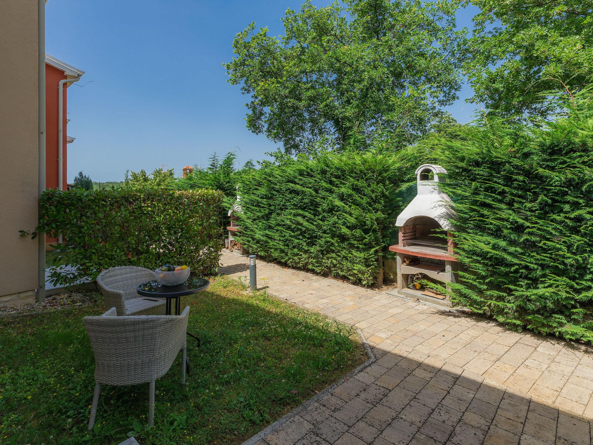 Photo 14 - Maison de 3 chambres à Umag avec piscine privée et jardin