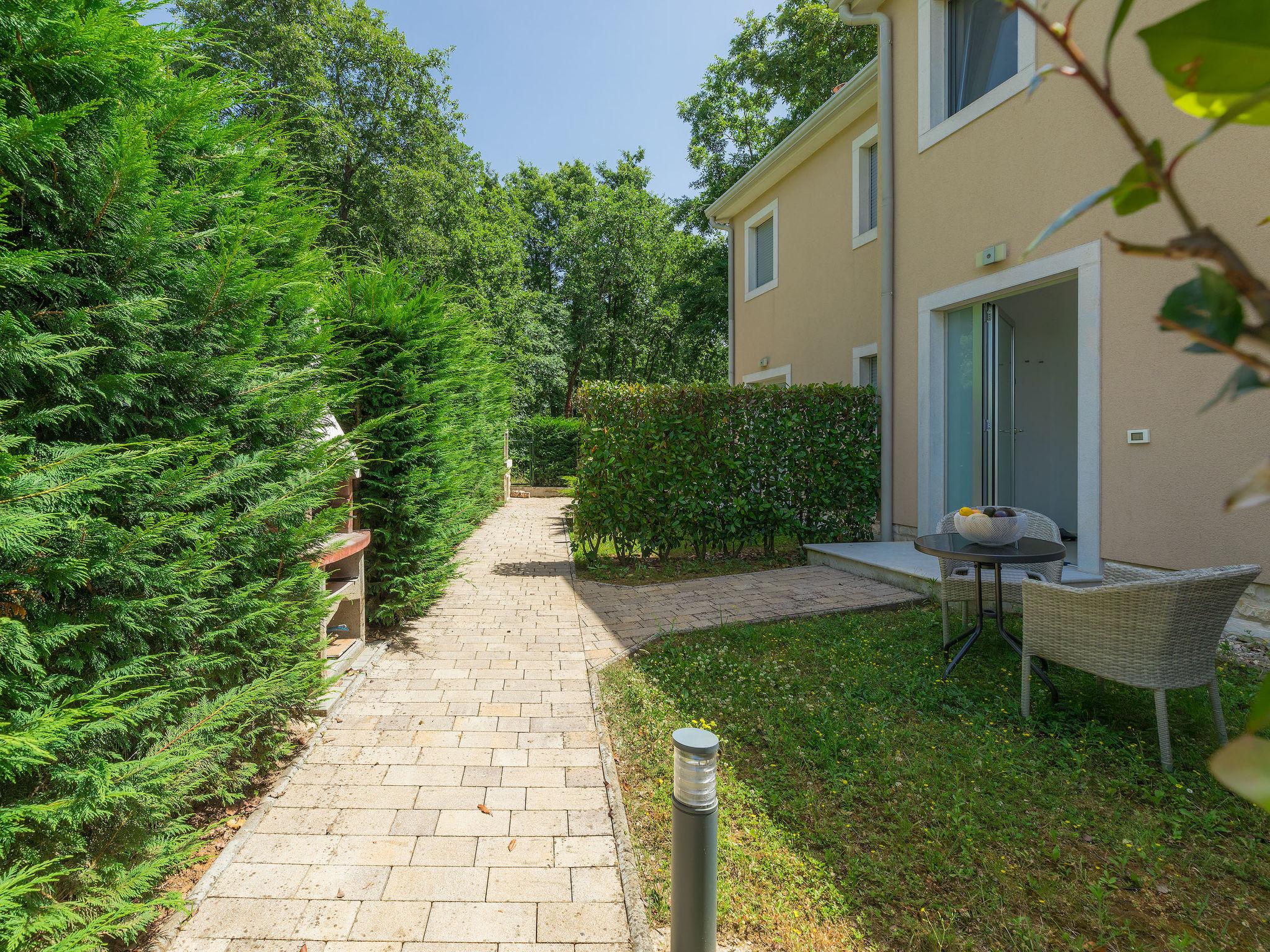 Foto 45 - Casa de 3 quartos em Umag com piscina privada e jardim