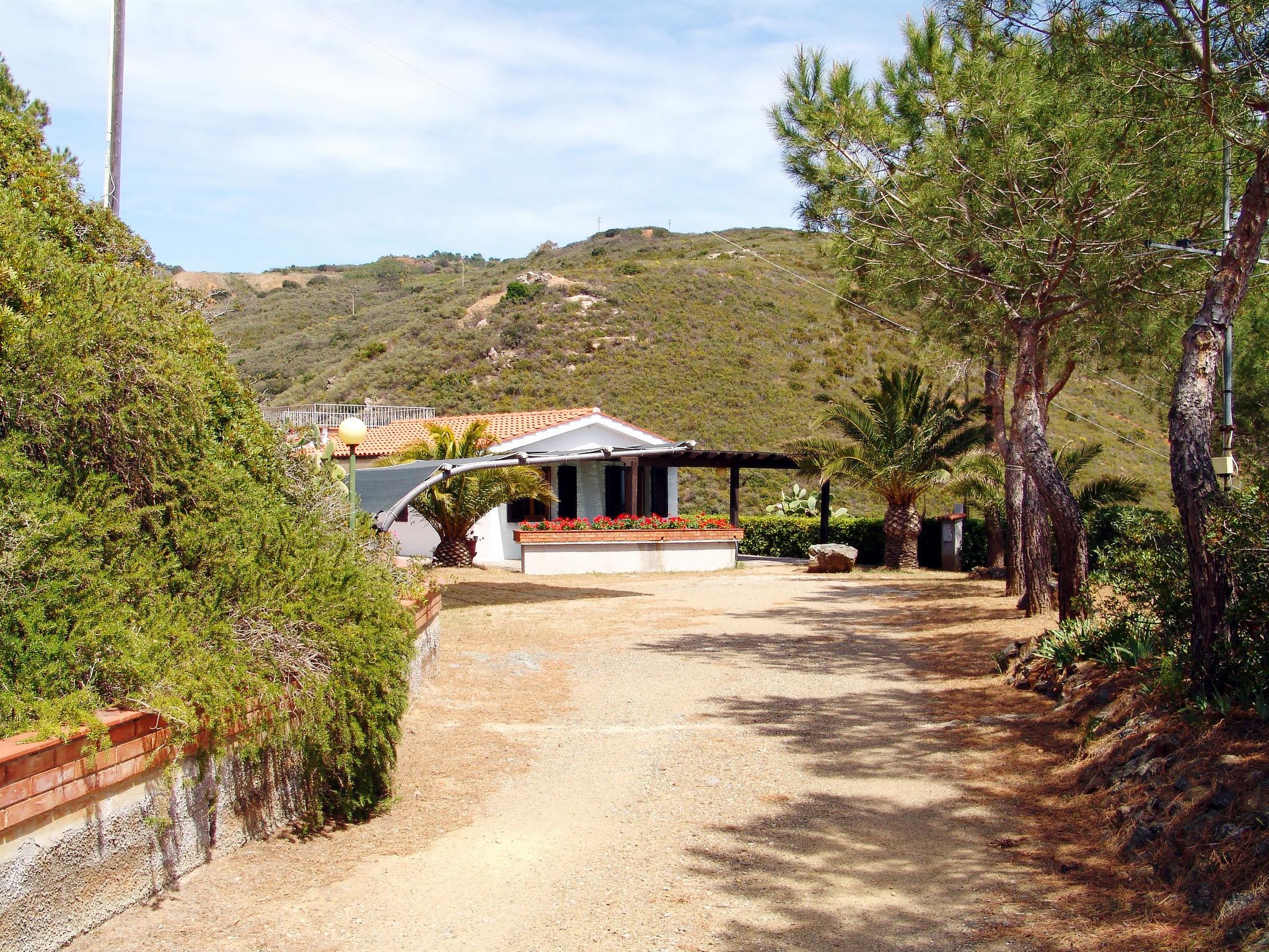 Foto 16 - Haus mit 1 Schlafzimmer in Capoliveri mit garten und blick aufs meer