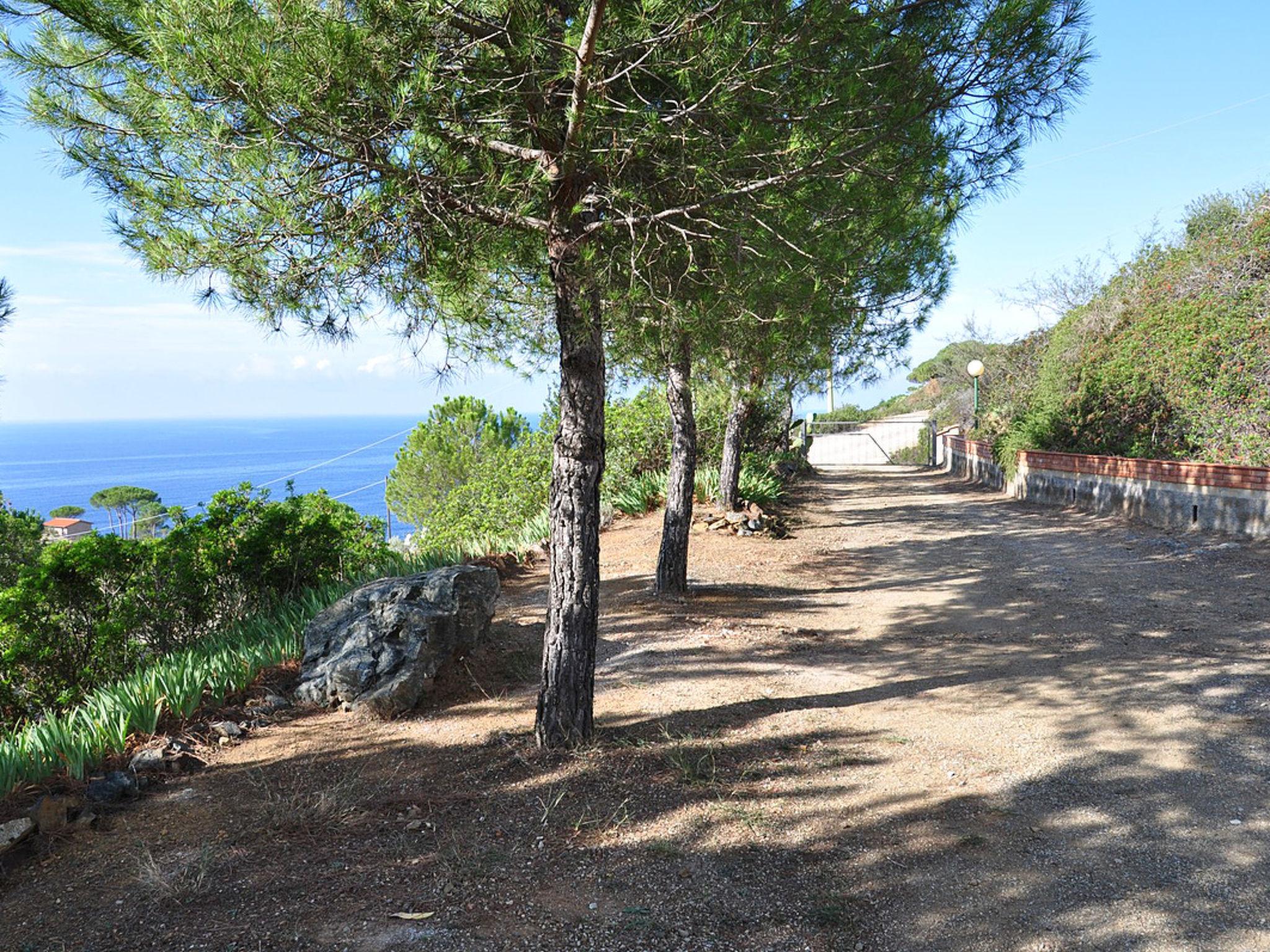 Foto 19 - Casa de 2 habitaciones en Capoliveri con jardín y vistas al mar
