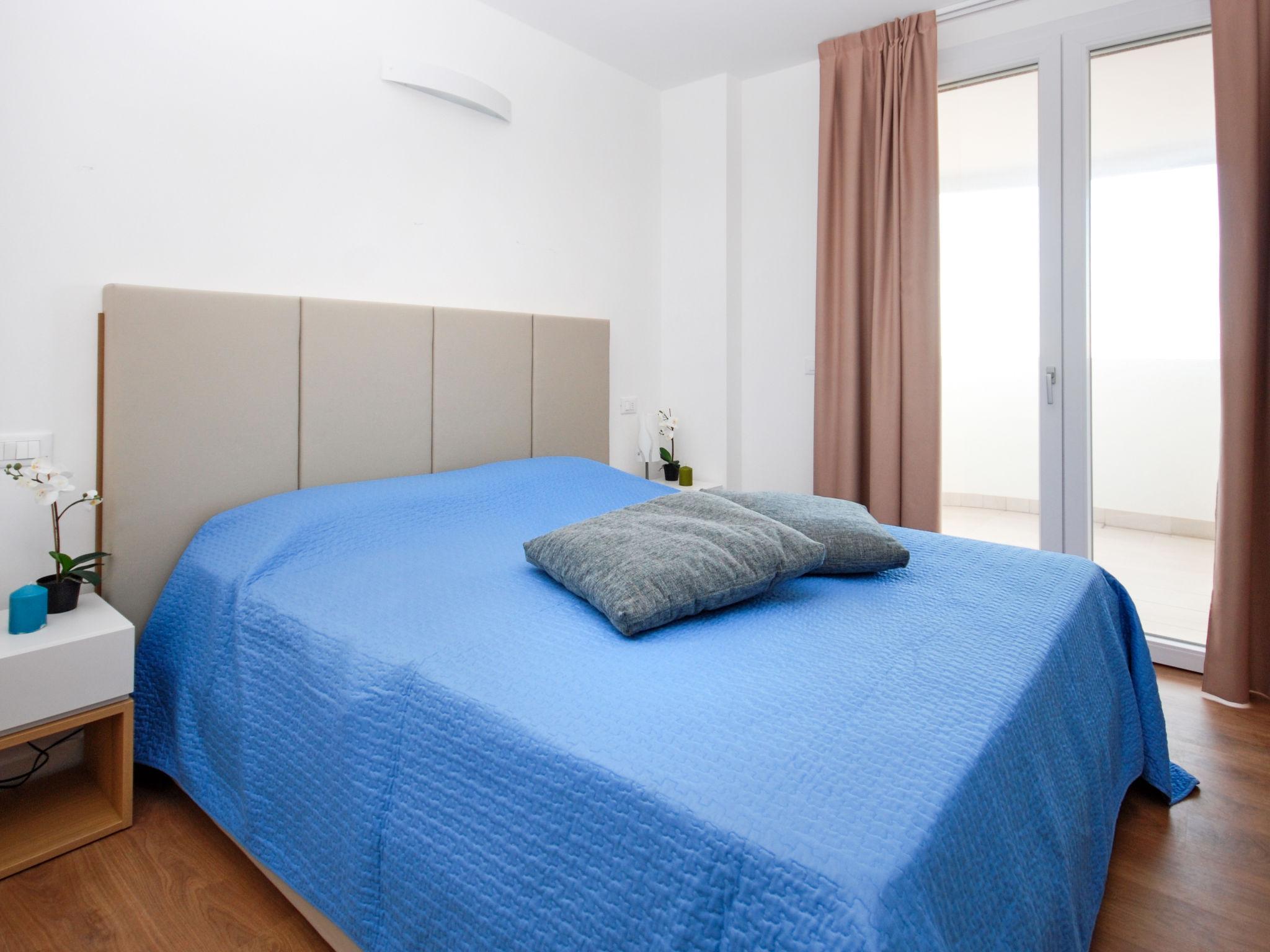 Foto 9 - Apartment mit 3 Schlafzimmern in Lignano Sabbiadoro mit blick aufs meer